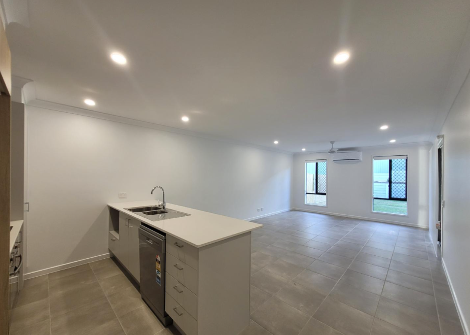 25 Huon Place, Hillcrest, QLD 4118