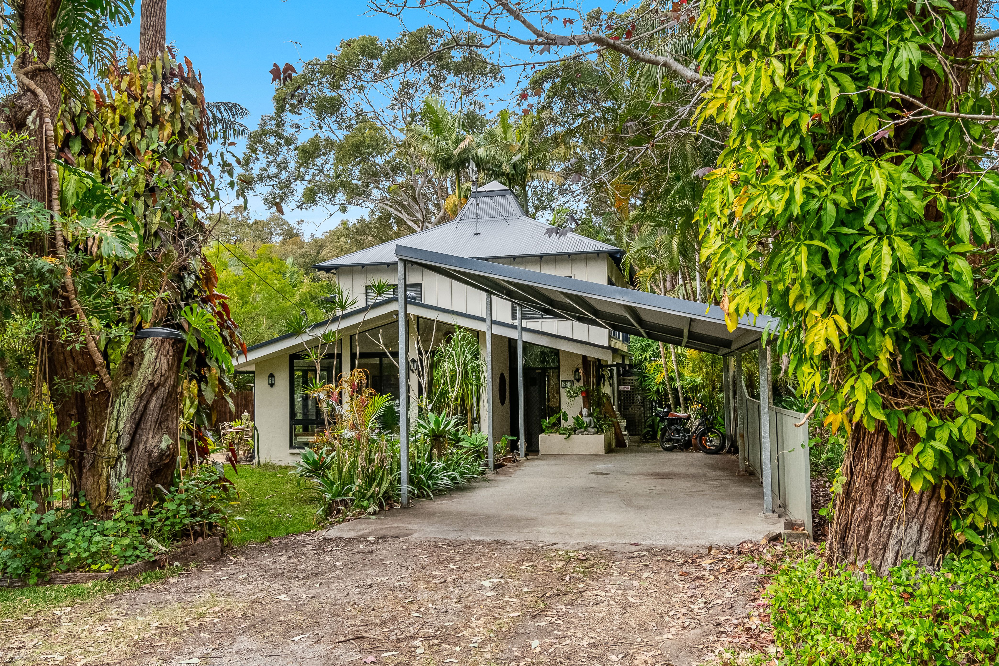 243 Broken Head Road, Suffolk Park, NSW 2481