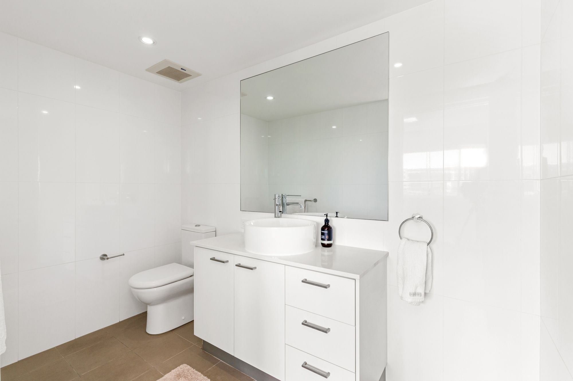 7203/7 Emporio Place — photo 9 of 10
