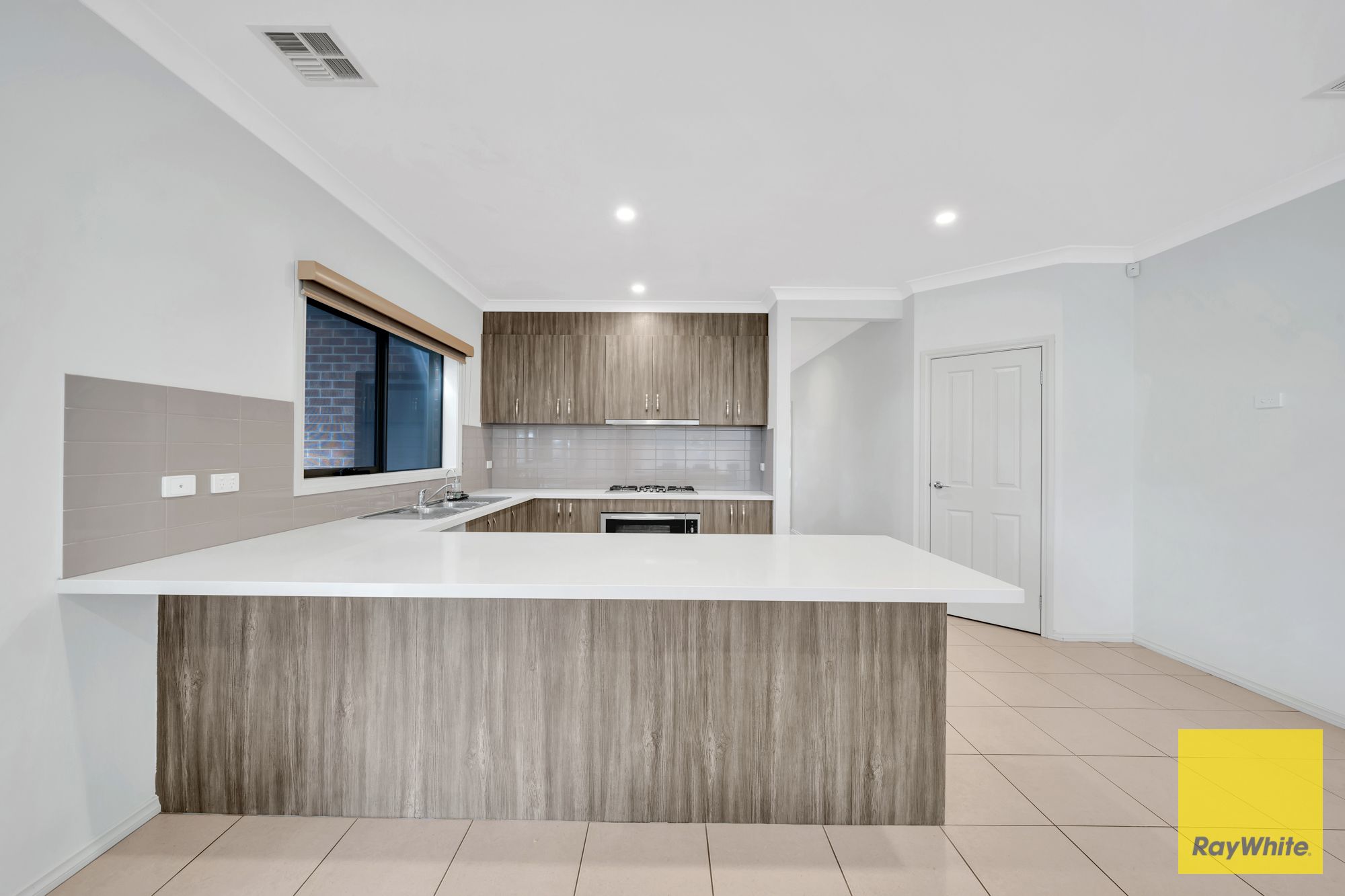 12 Mckenzie Crescent — photo 6 of 26