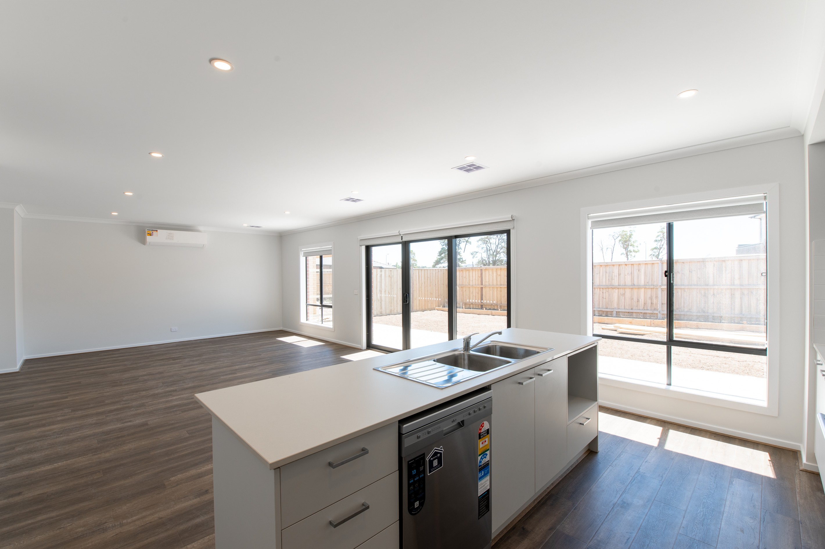 34 Golden Parkway, Donnybrook, VIC 3064