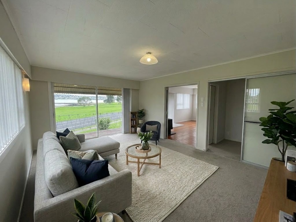 74 Kiwi Esplanade, Mangere Bridge, Manukau City