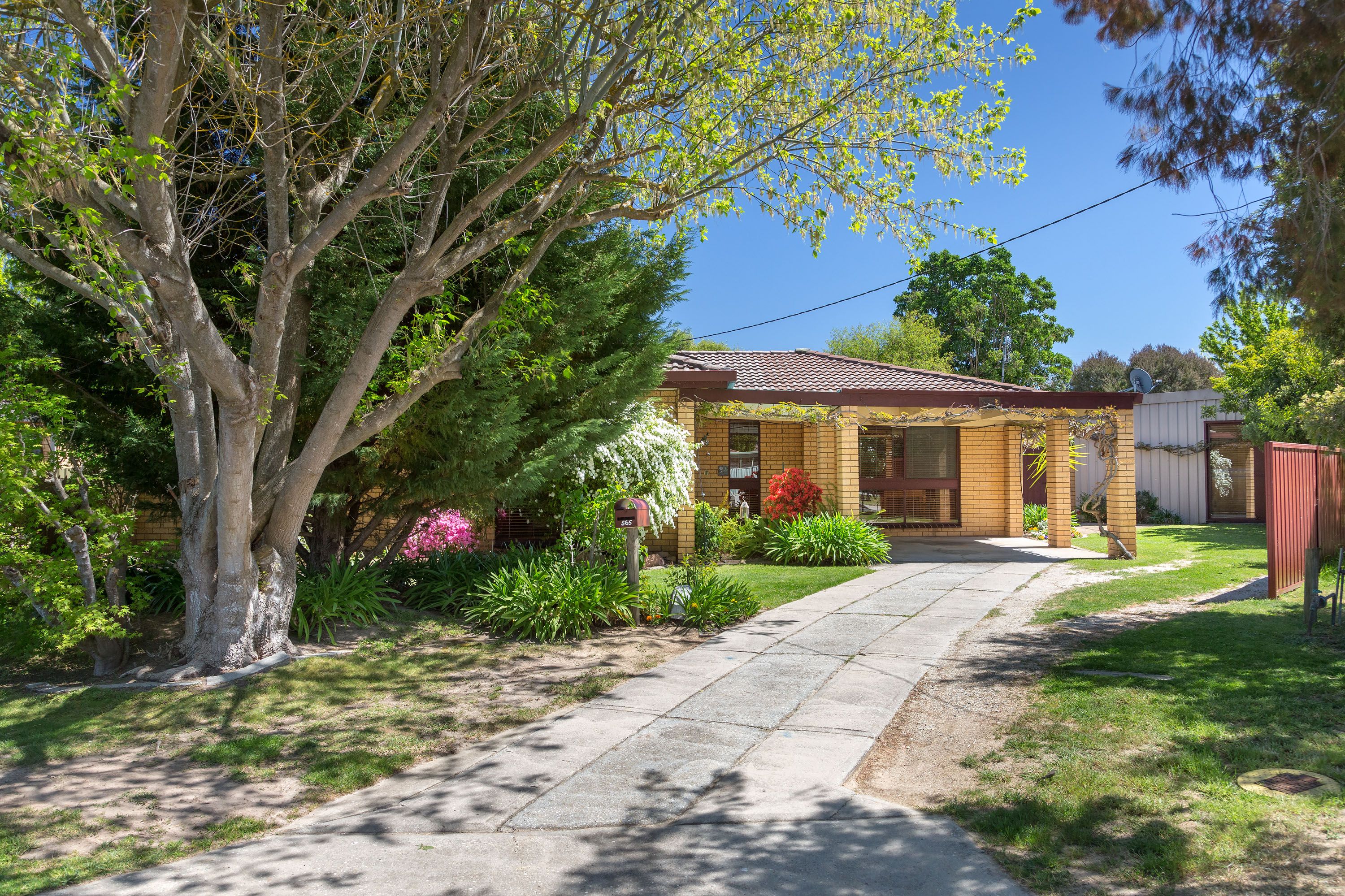 565 Woodbury Court