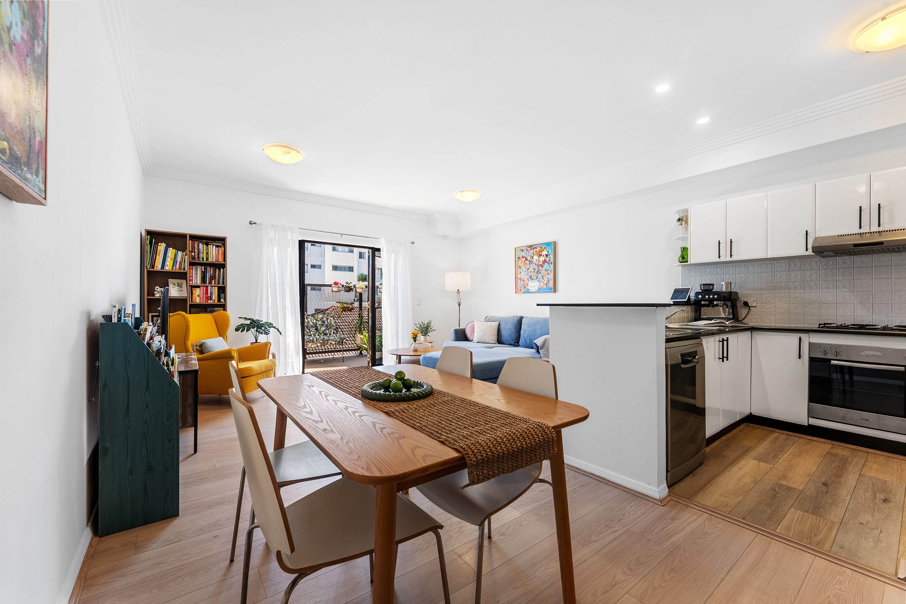 301B/5-11 Sixth Avenue — photo 6 of 15