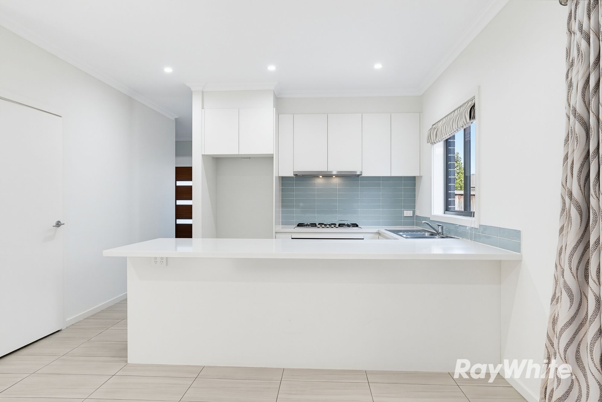 16 Everingham Street — photo 3 of 9
