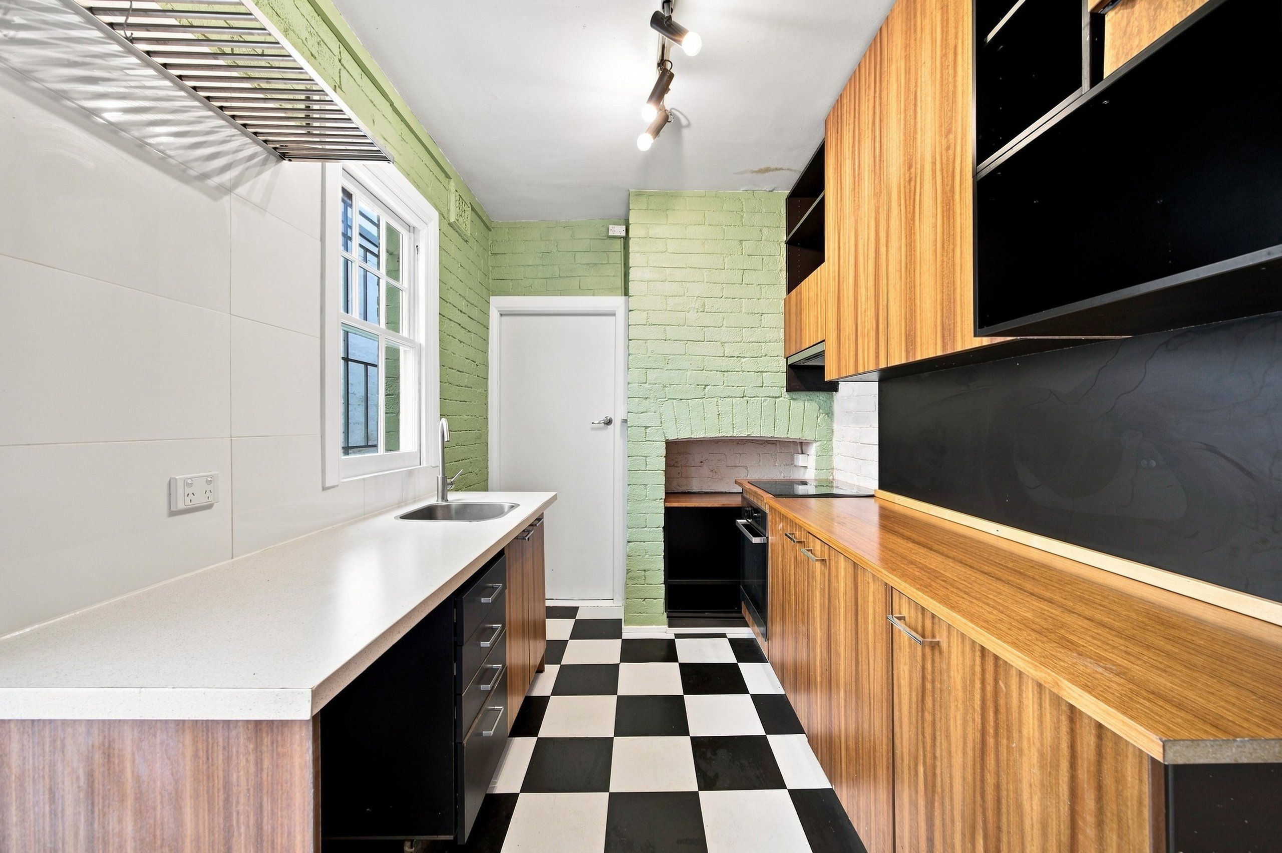 98 Underwood Street — photo 3 of 8