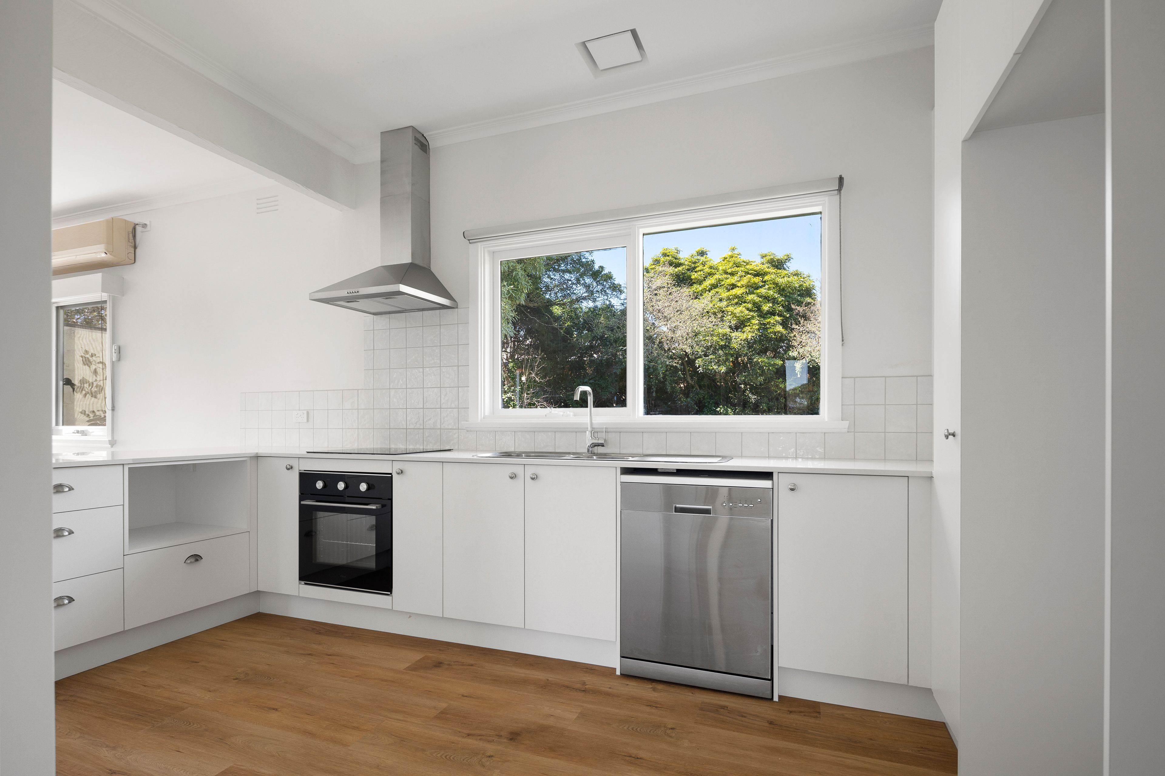 2 Bowes Street — photo 4 of 11