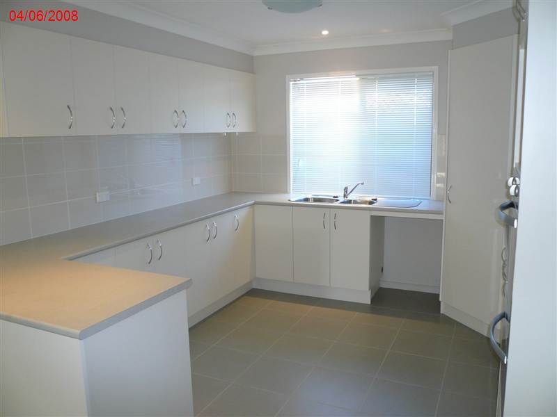 Flinders View, QLD 4305