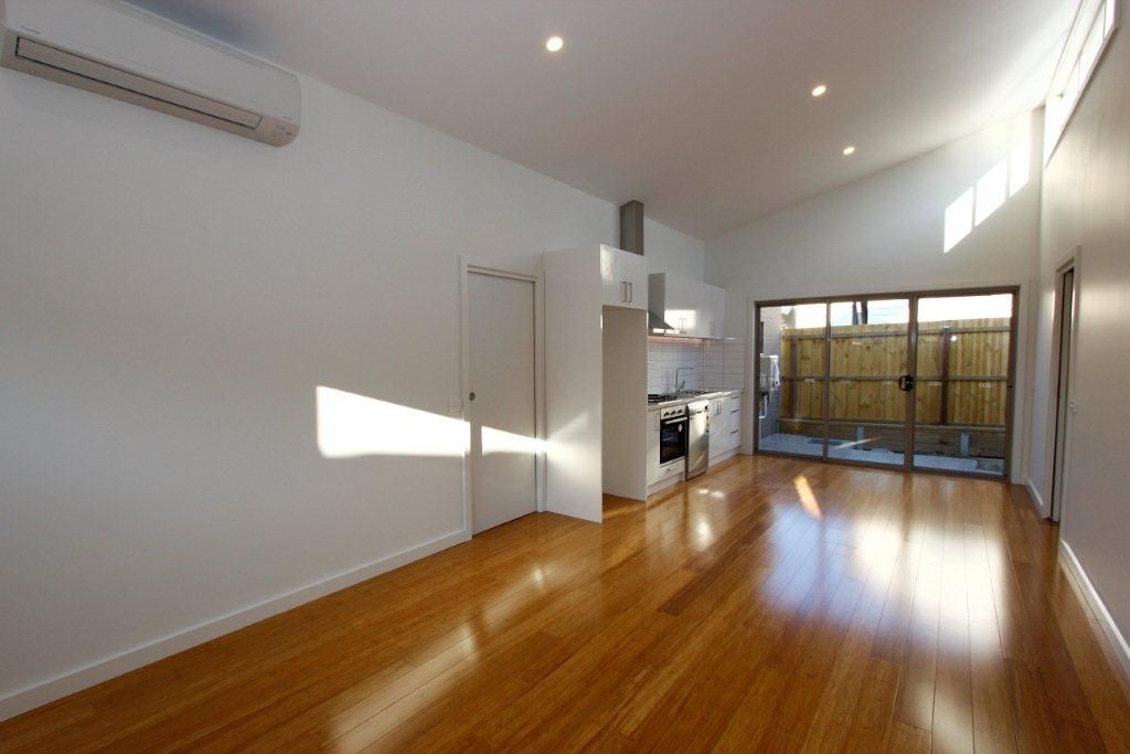 2/251 Roslyn Road, Highton, VIC 3216