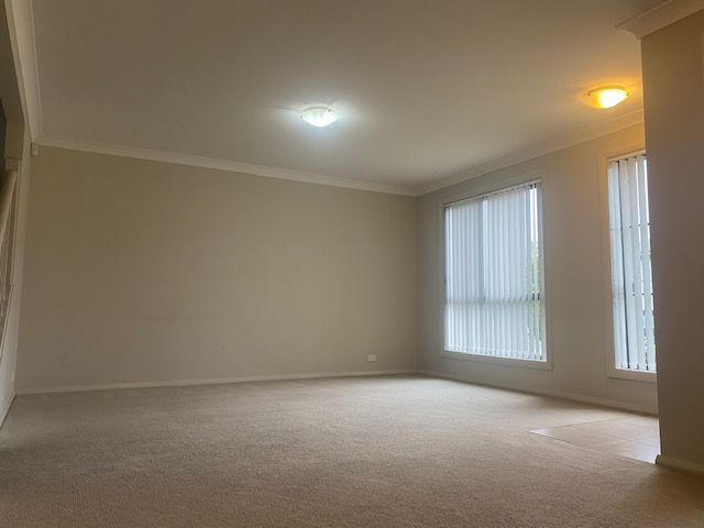 10 Matilda Lane, Glenfield, NSW 2167