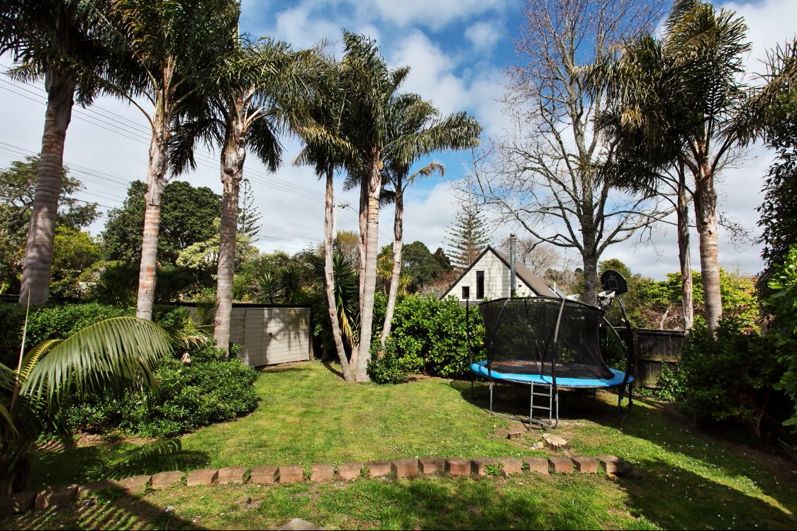 75 Beach Haven Road, Beach Haven, North Shore City