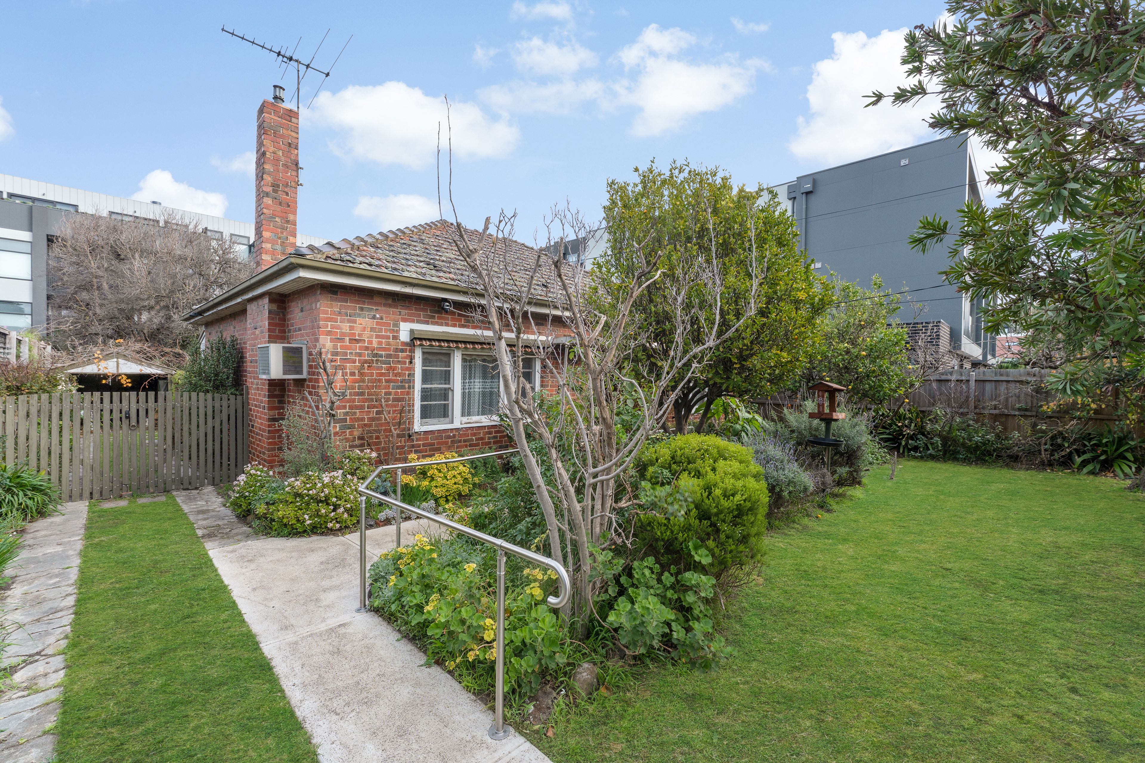 16 Barker Street — photo 4 of 18