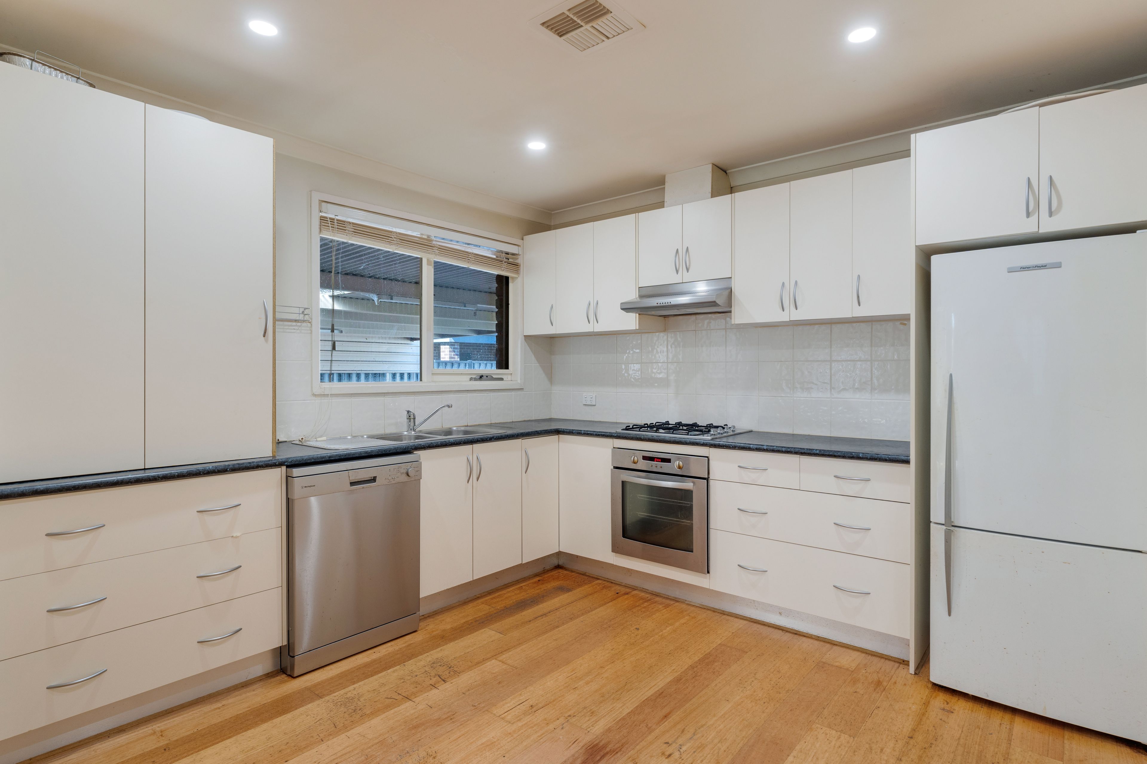 19 Beacon Hills Crescent — photo 5 of 21