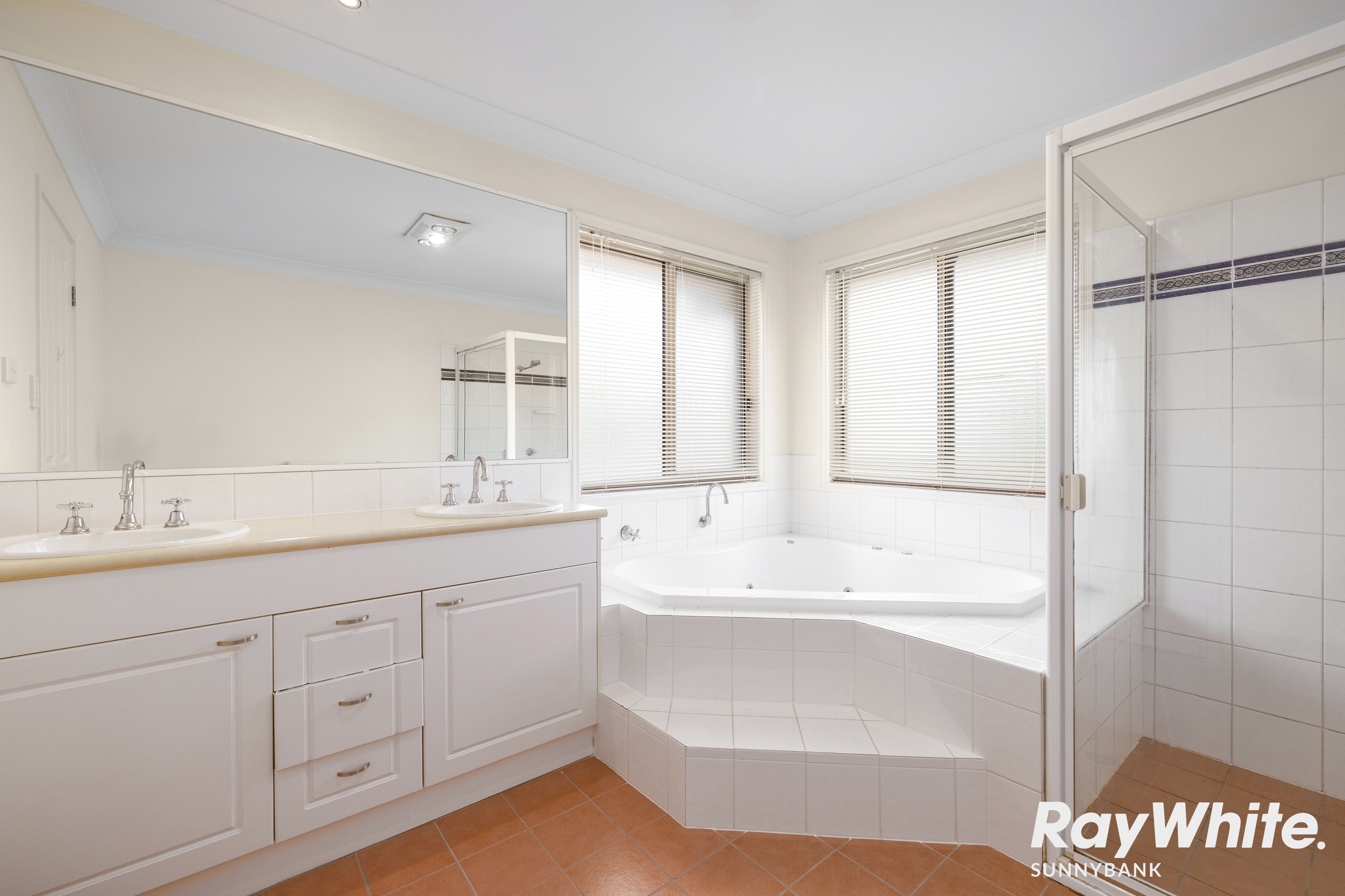 23 Yvonne Road — photo 8 of 10