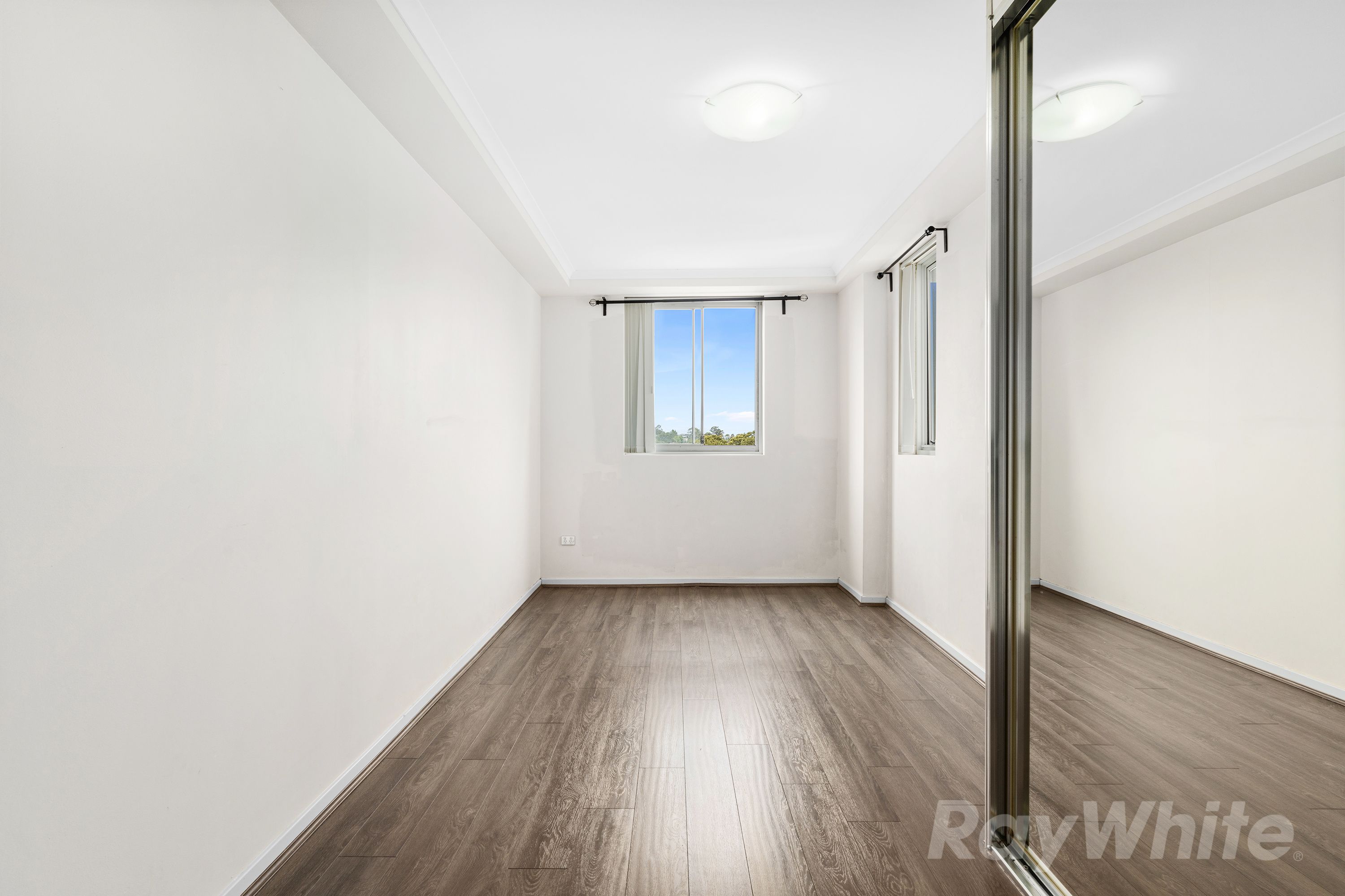 31/3 East Terrace — photo 3 of 6