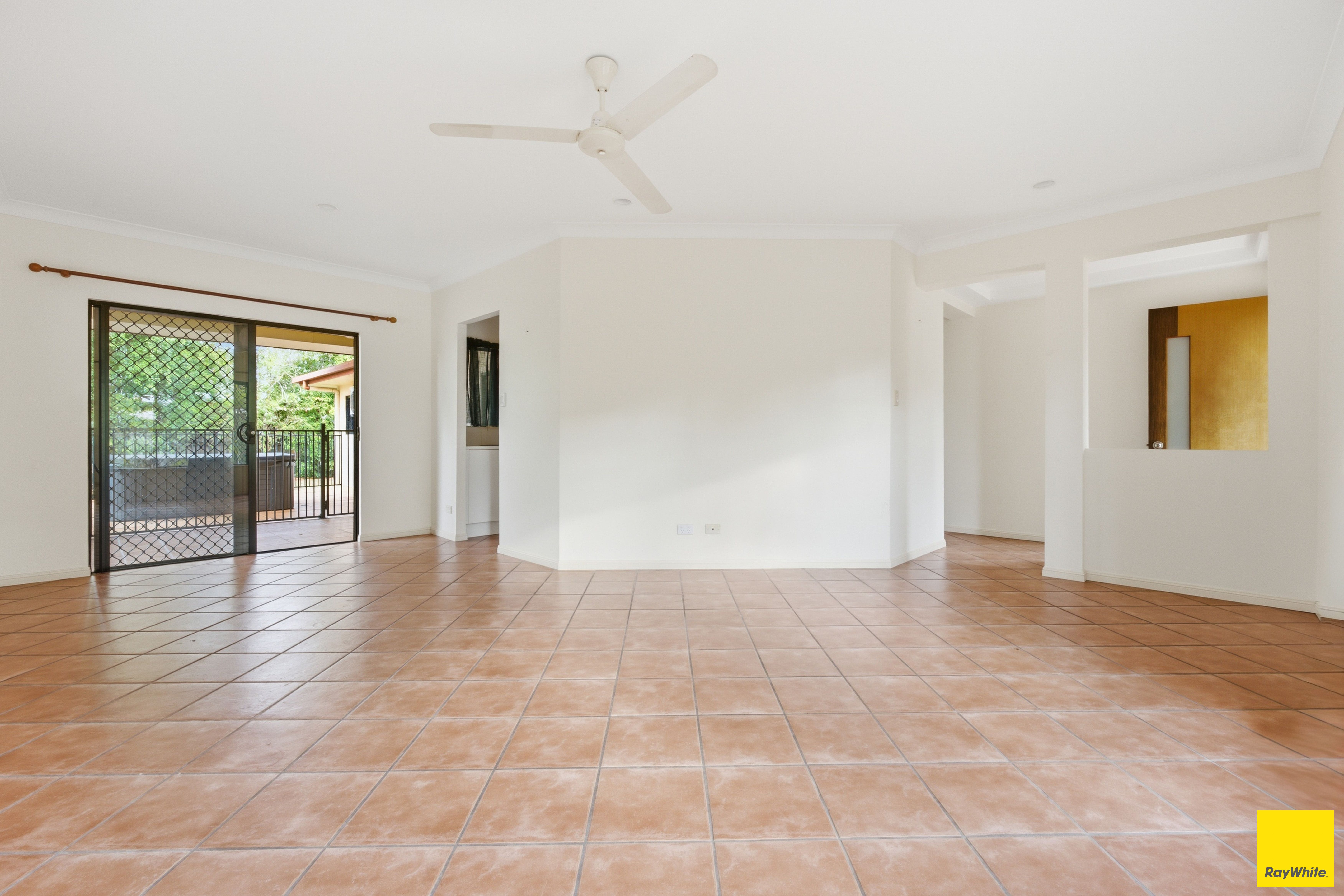 1 Kurrimine Close — photo 8 of 21