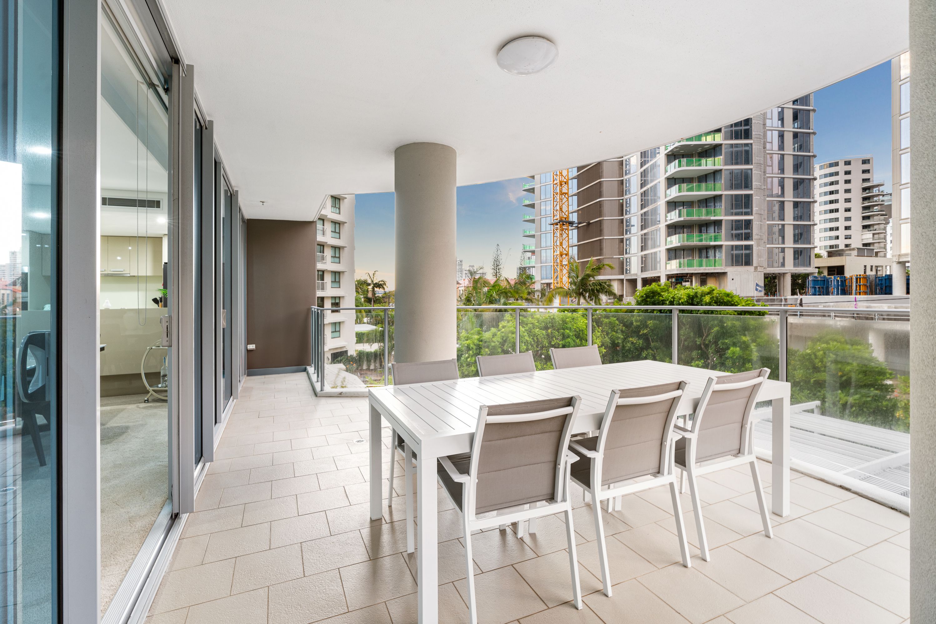 25 Breaker Street, Main Beach QLD 4217