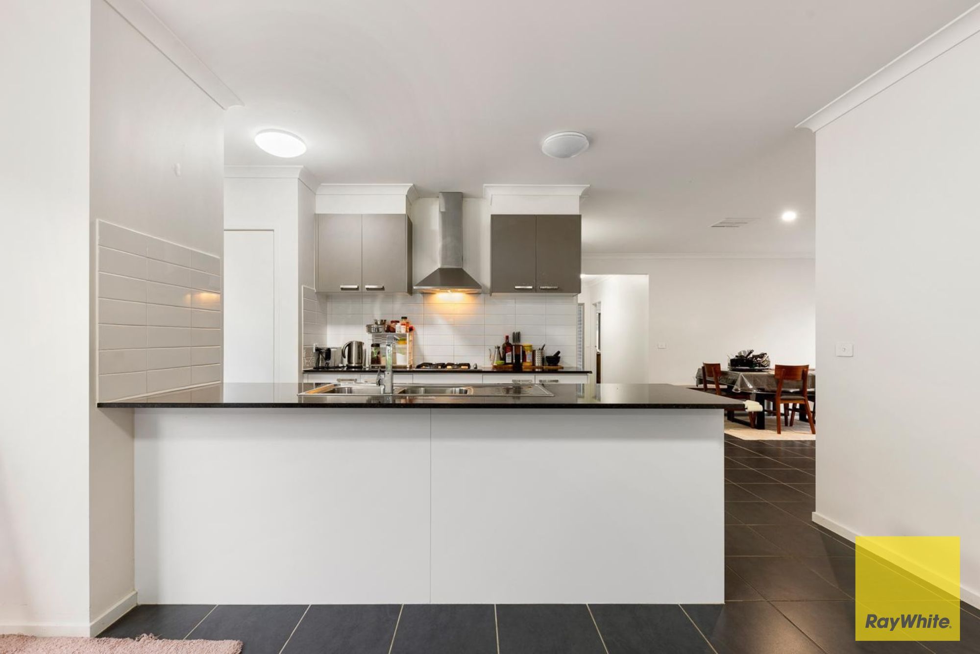 12 Sorrenberg Street — photo 5 of 12