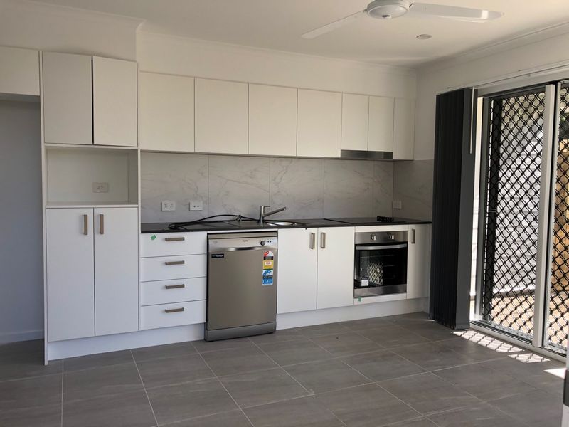 2/7 Radcliffe Court, Bellbird Park, QLD 4300