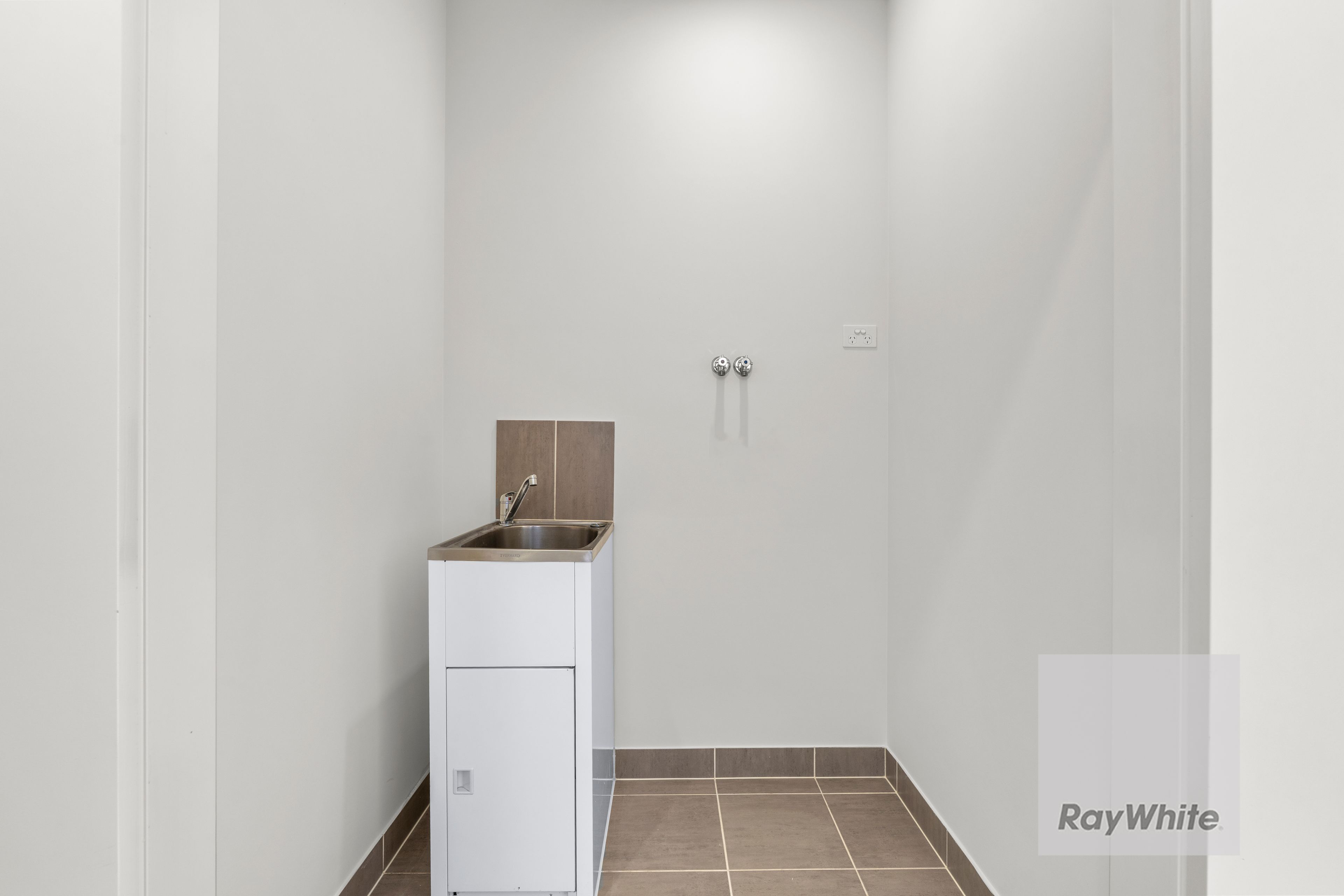 17 Pontoon Street — photo 11 of 14