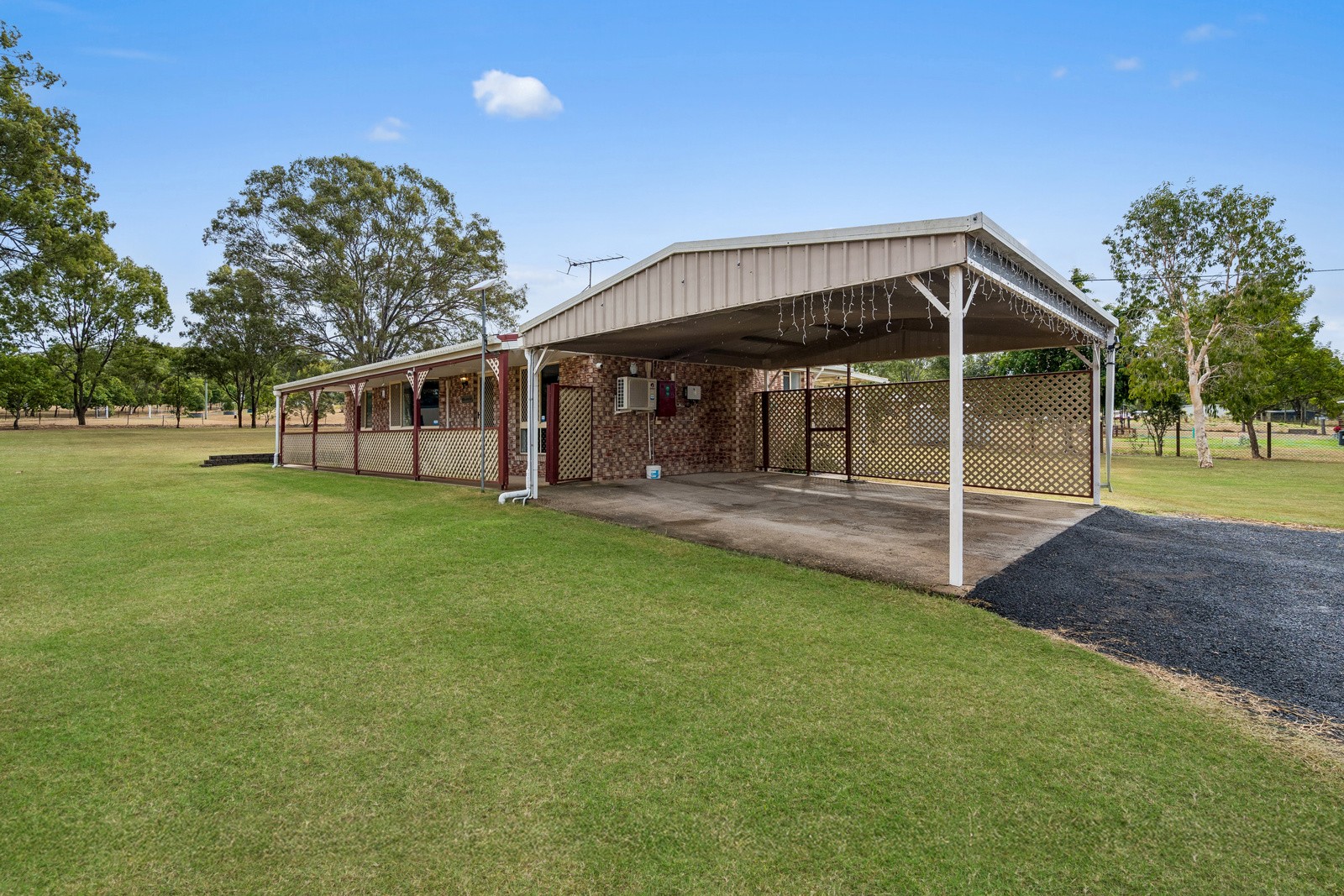 21 Eileen Court, Kensington Grove, QLD 4341