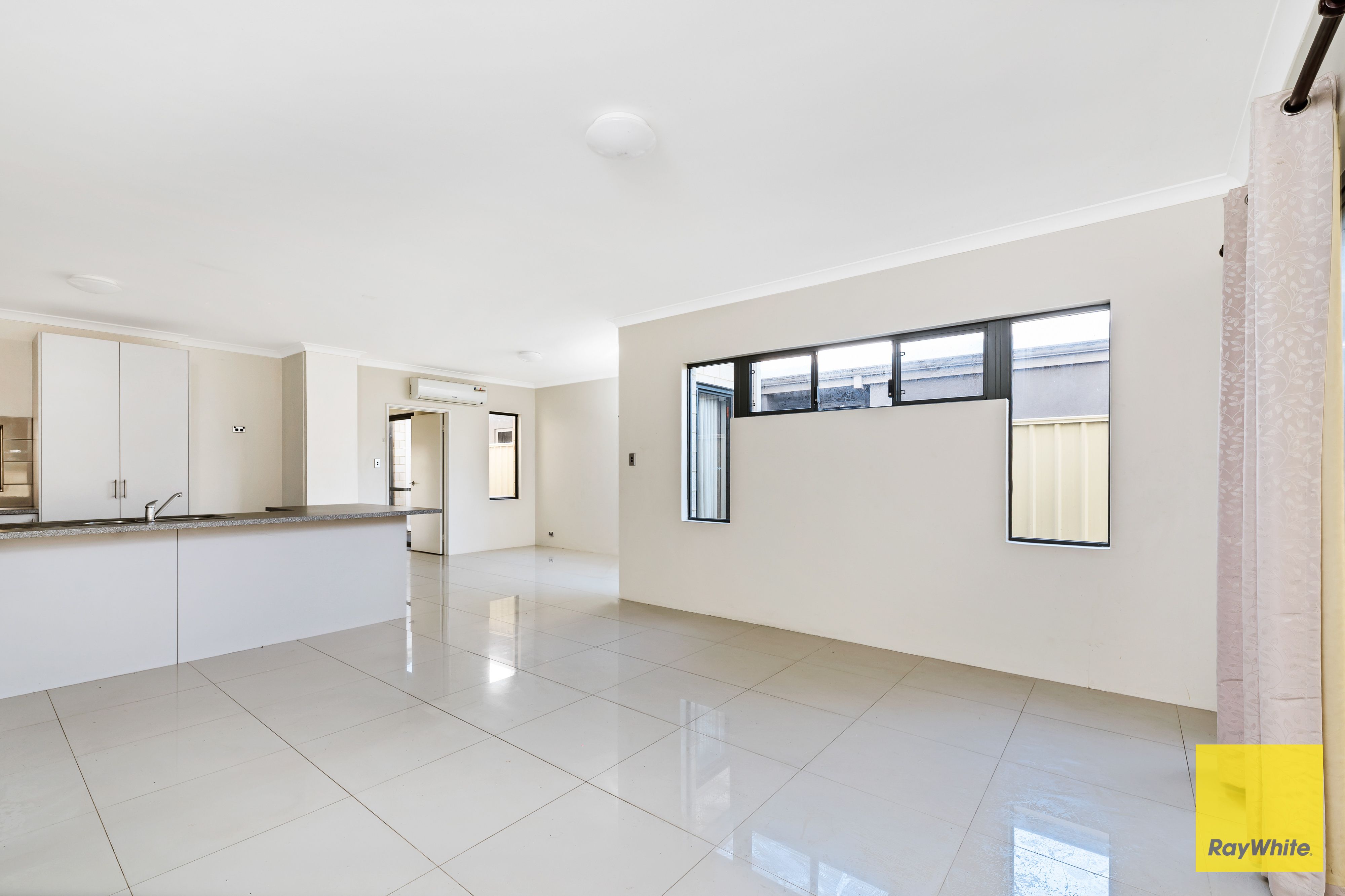 4 Aquaviva Circle, Viveash, WA 6056