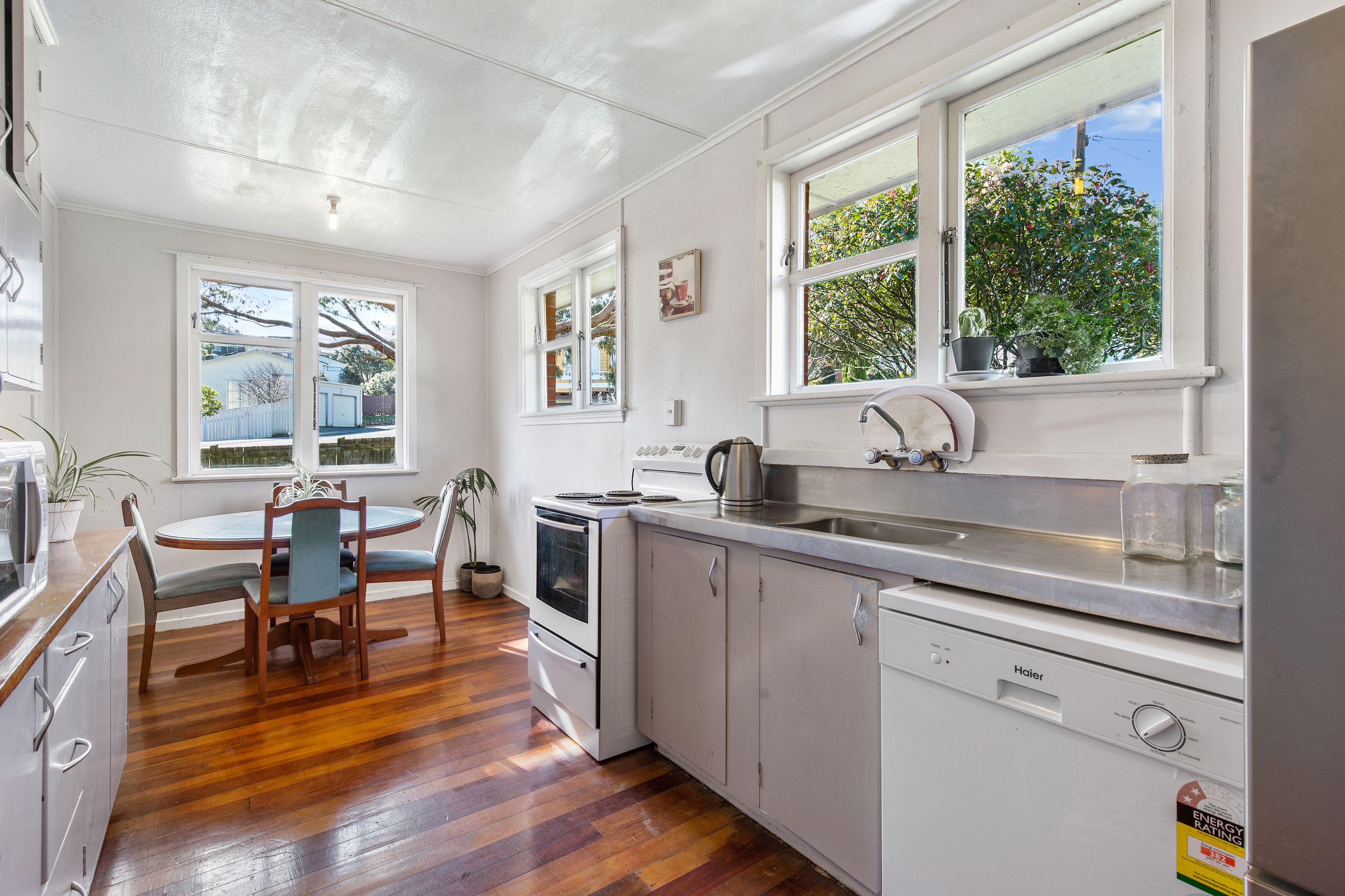 54 Victory Crescent, Tawa, Wellington City