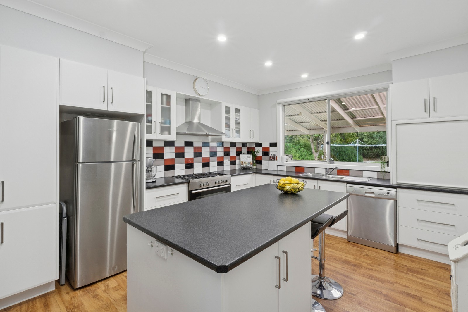 33 Armstrong Street, Colac, VIC 3250