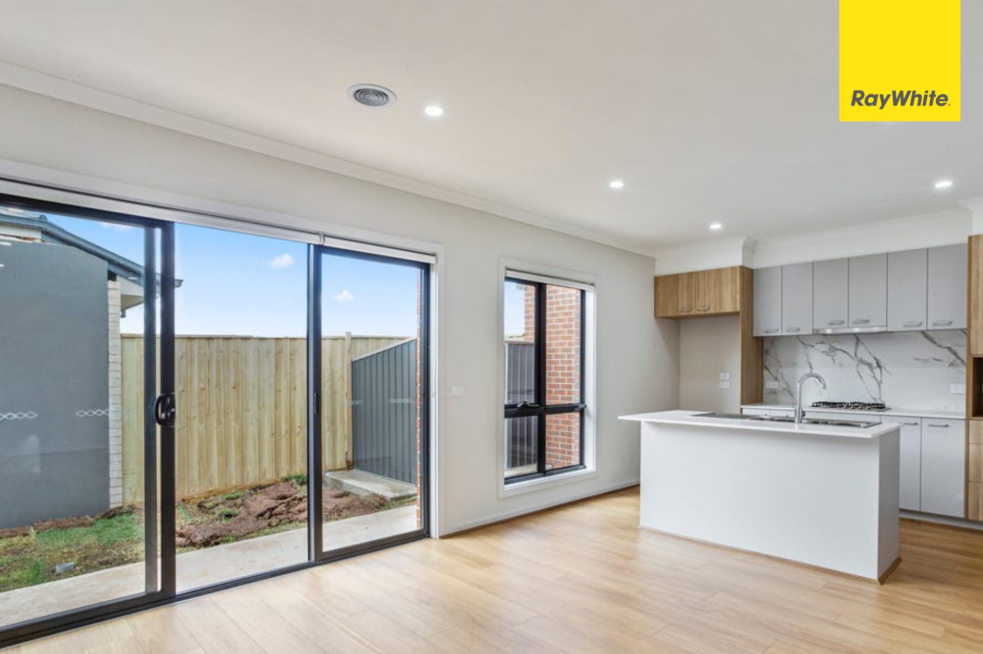 105 Bingham Circuit, THORNHILL PARK, VIC 3335