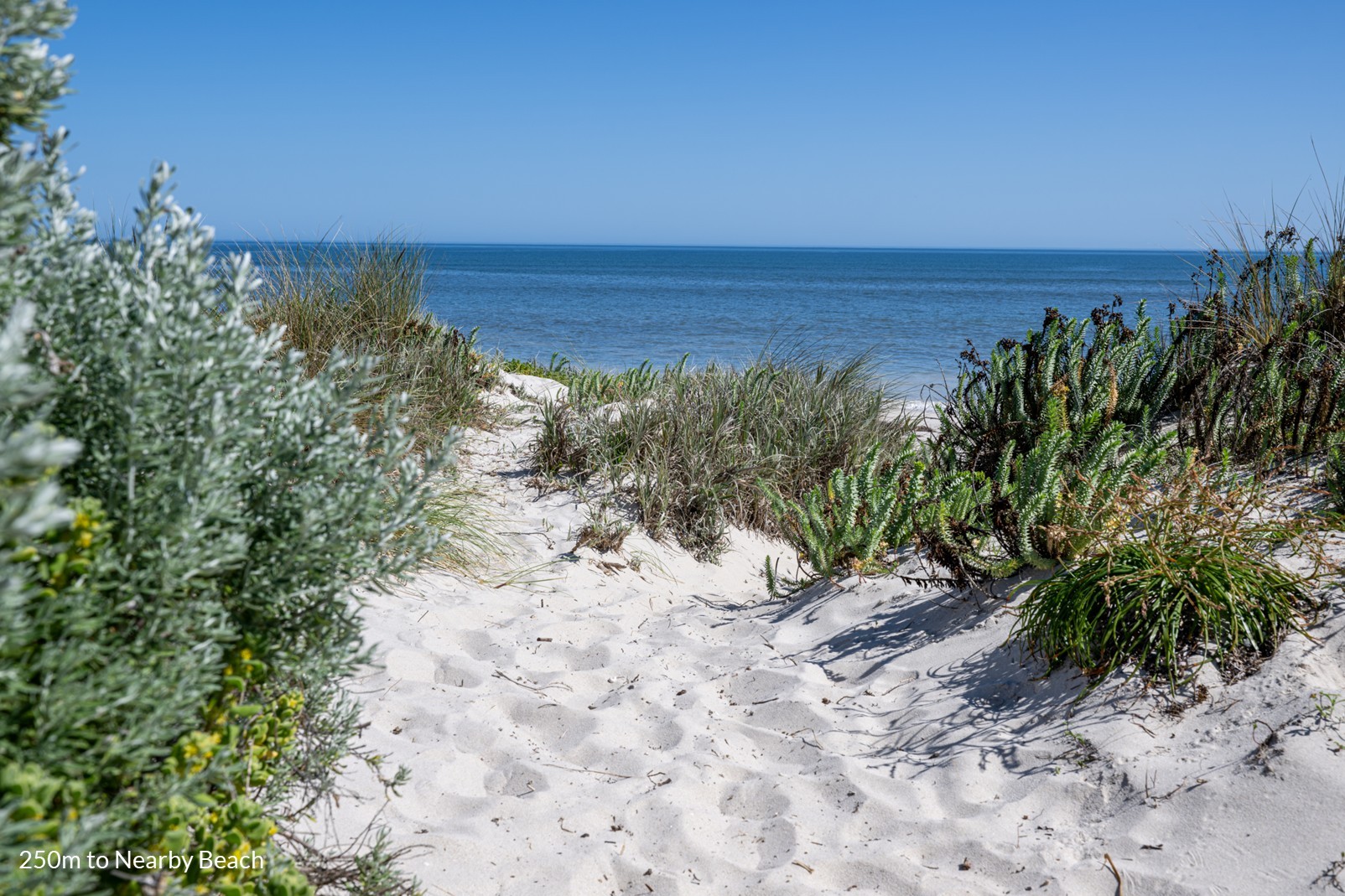 8 Winter Court, Peppermint Grove Beach, WA 6271