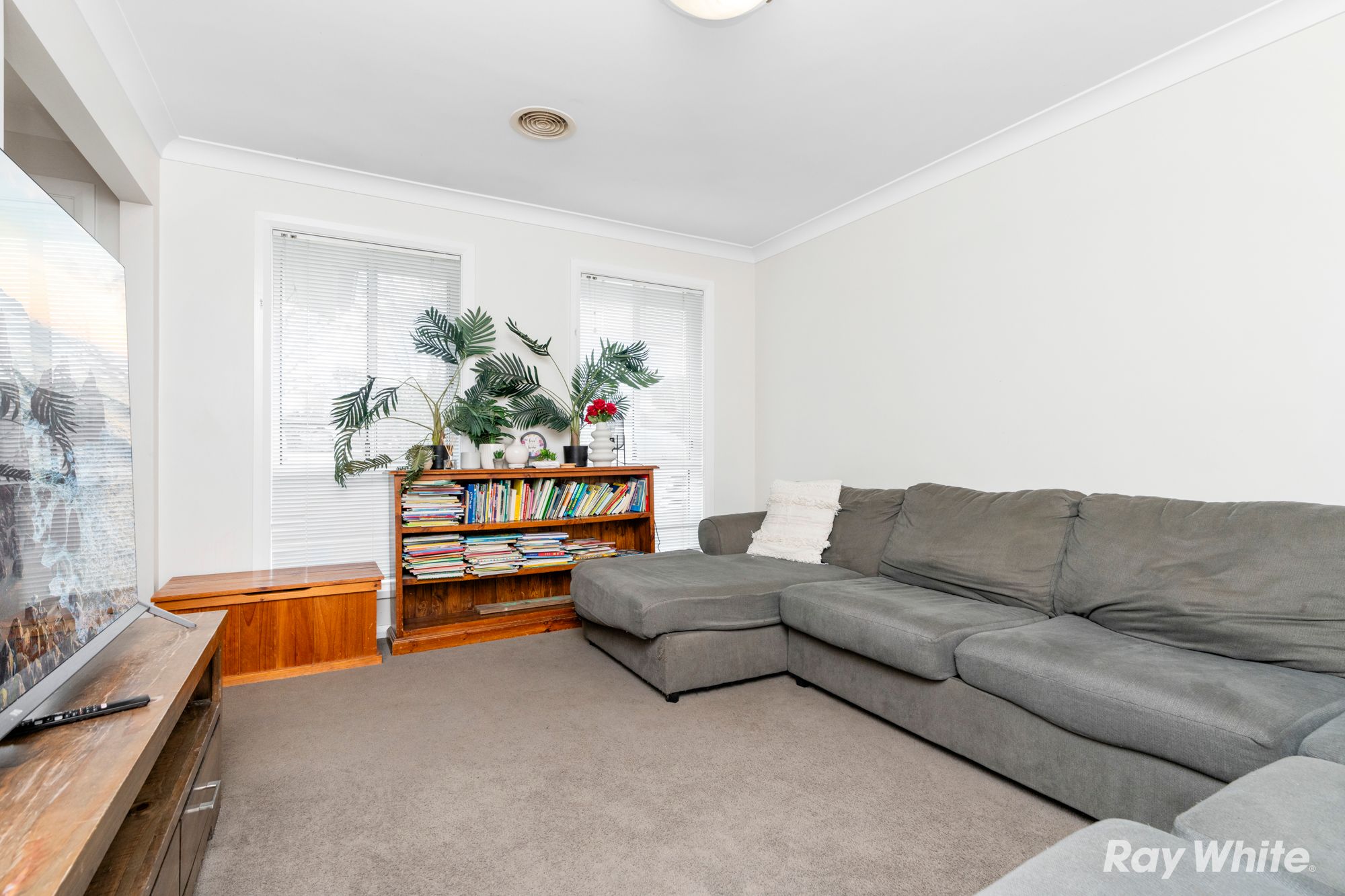 13 Mirrul Street, Glenfield Park, NSW 2650