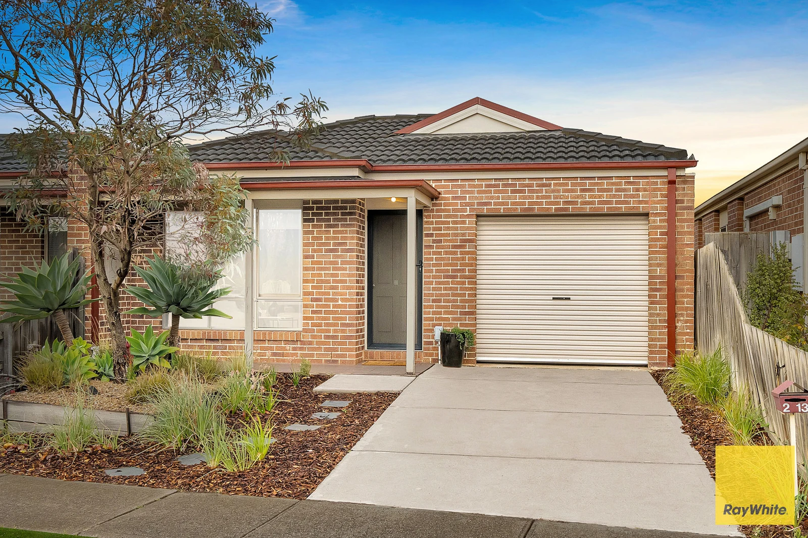 2/13 Bridlepath Drive, Truganina, VIC 3029