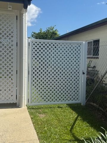10 Leeuwin Crescent — photo 9 of 12