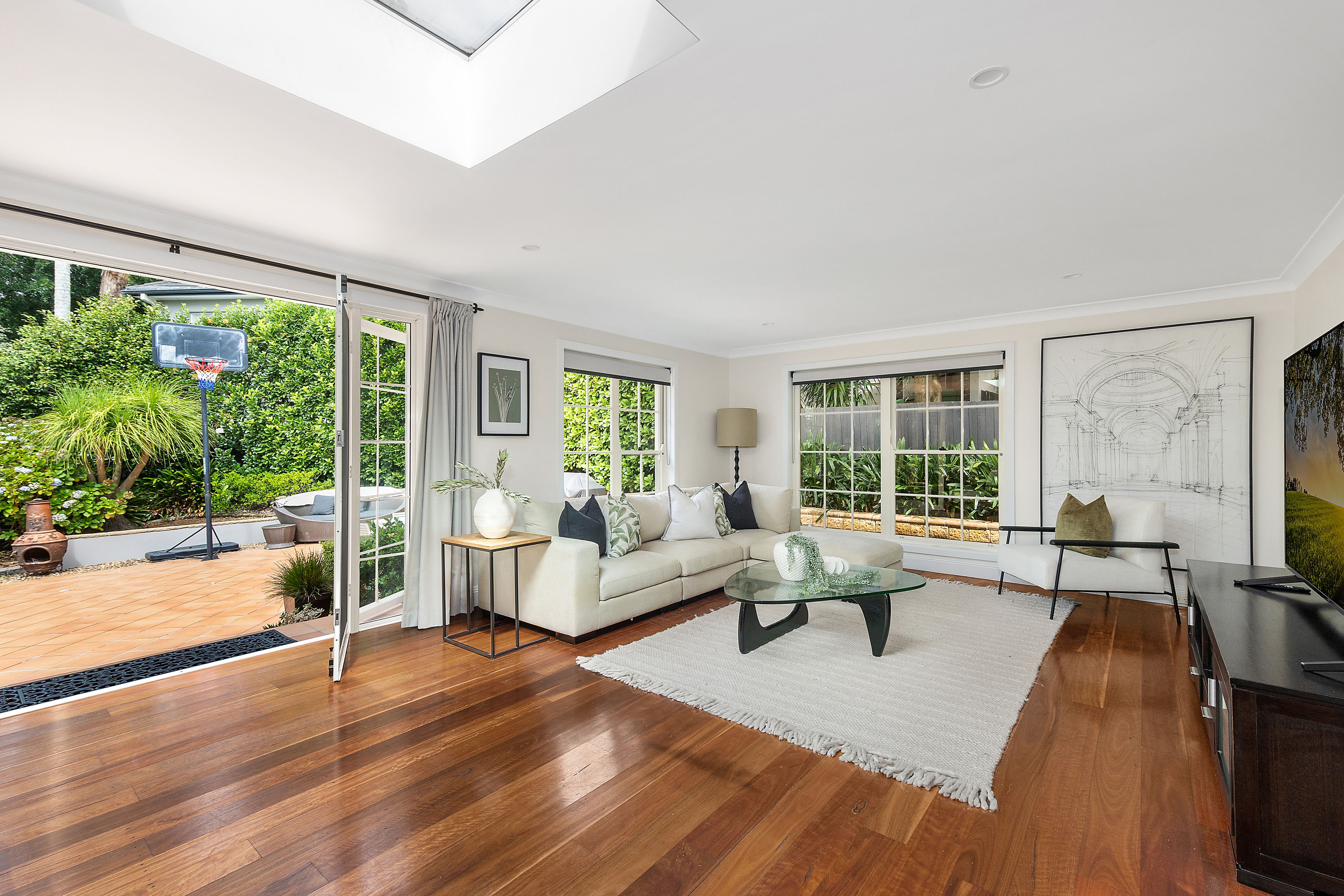 10 Crown Road — photo 4 of 12