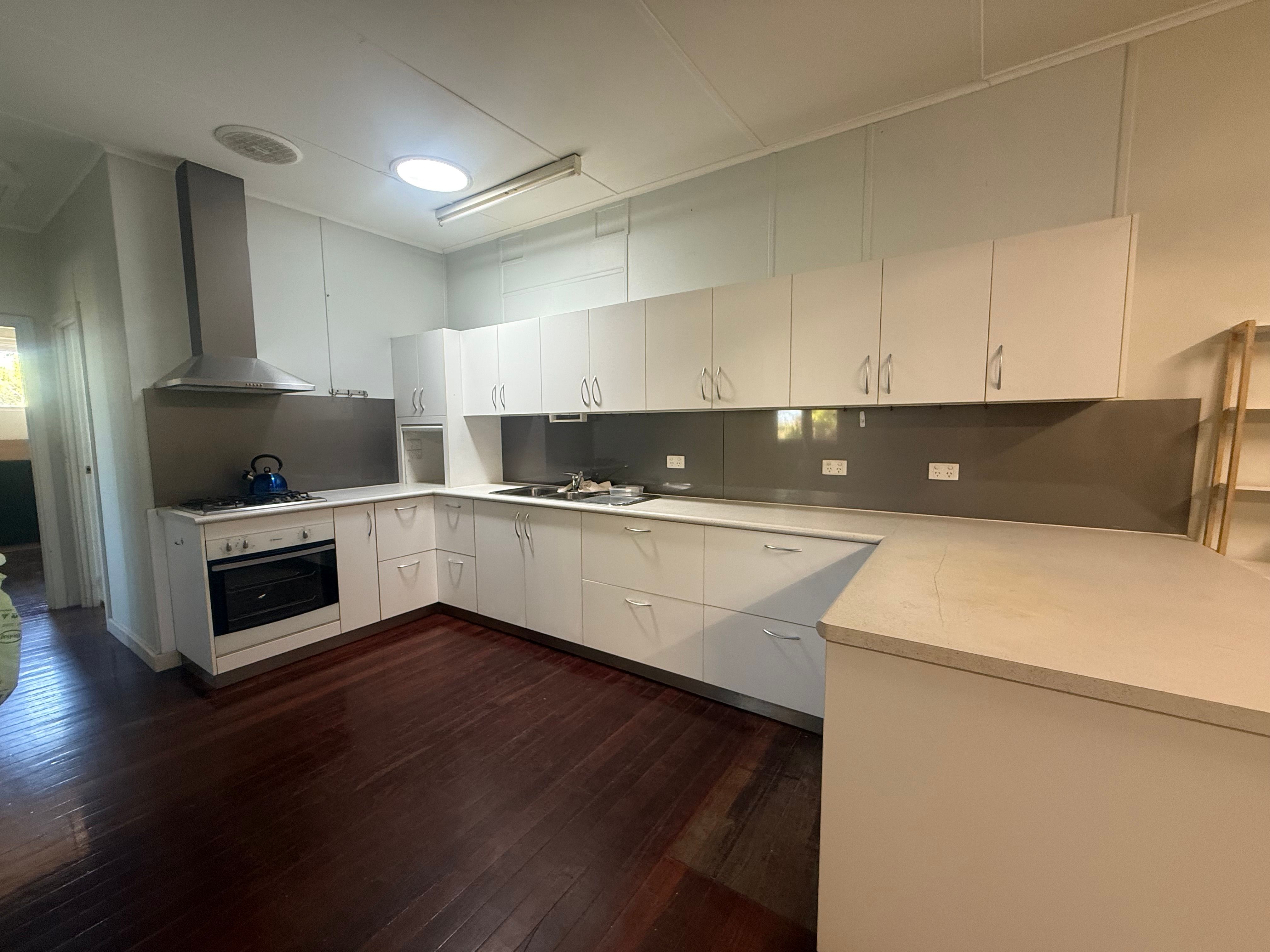 1 Van Emmerik Street — photo 3 of 18