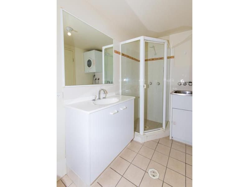 24/7-13 Barranbali Street, Chevron Island, QLD 4217