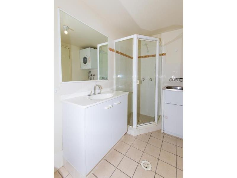 24/7-13 Barranbali Street, Chevron Island, QLD 4217