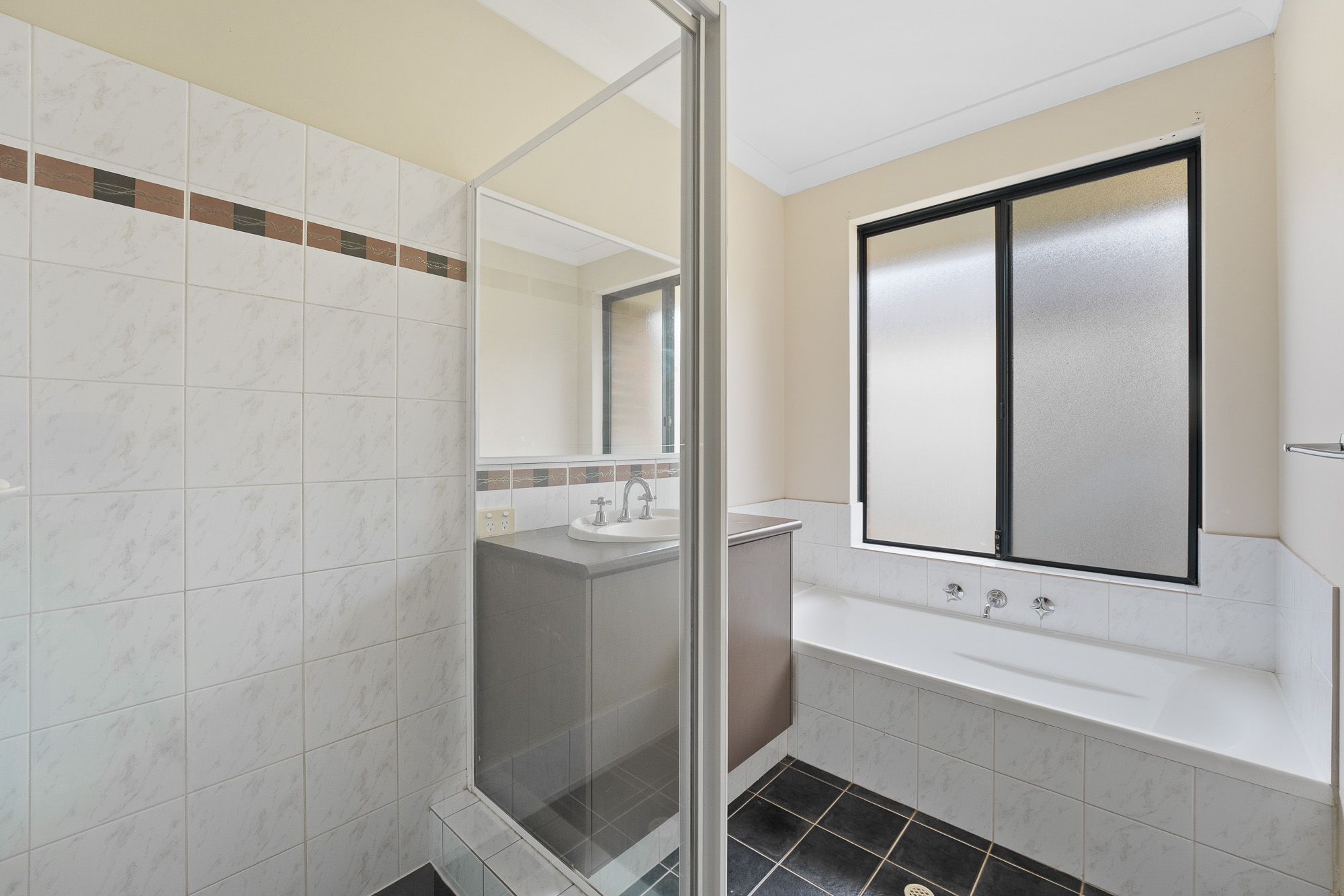 49 Tamworth Boulevard — photo 18 of 28