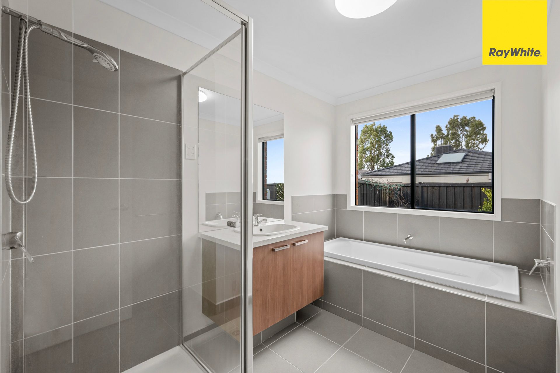 15 Tetbury Avenue — photo 9 of 16