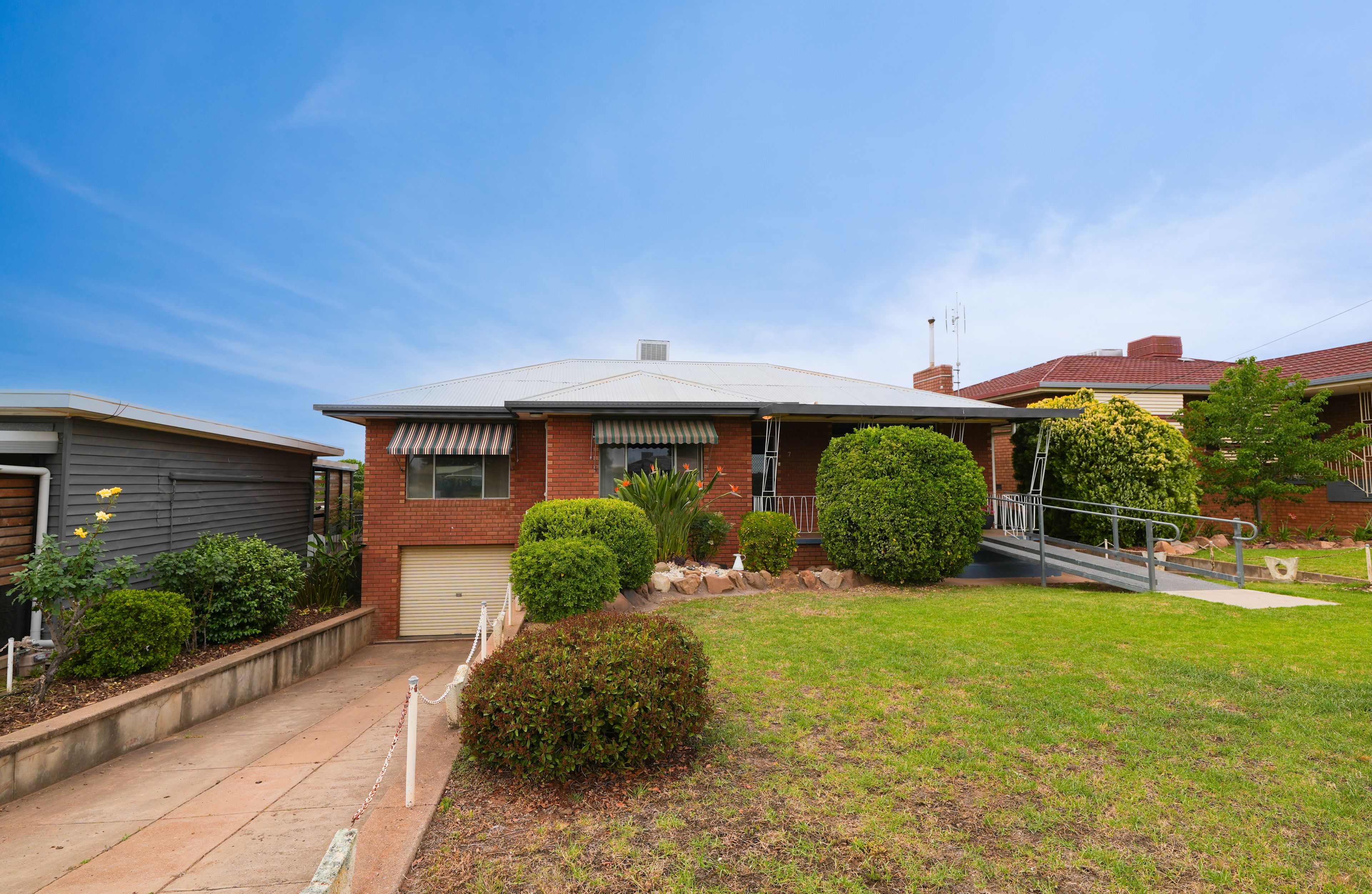 7 Middleton Street — photo from Ray White Parkes