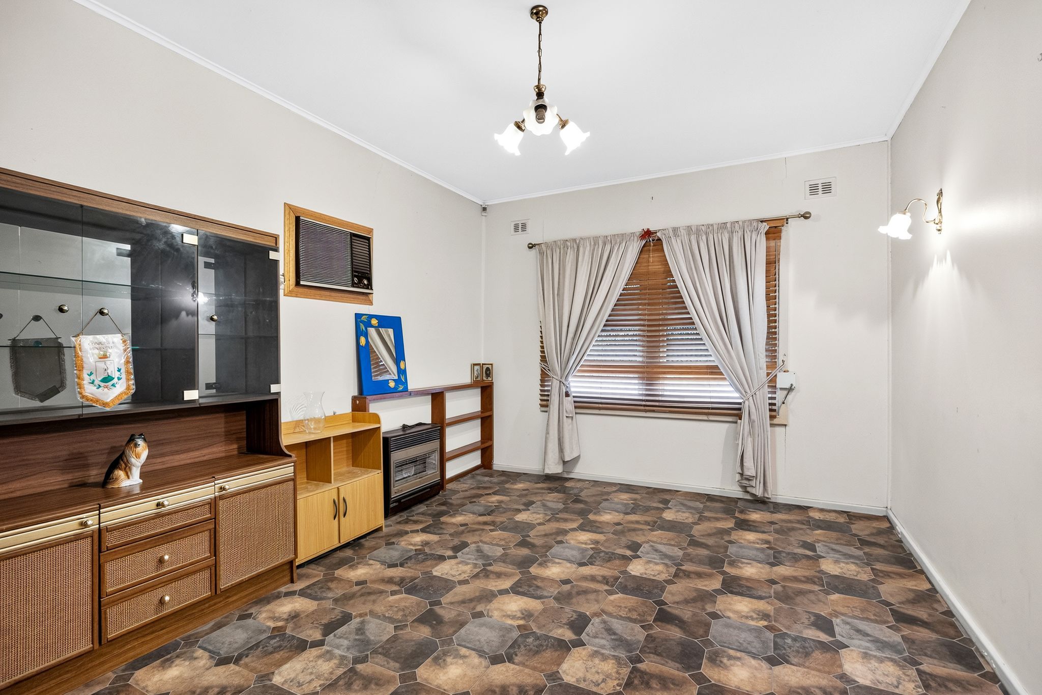 62 Newton Road — photo 3 of 9
