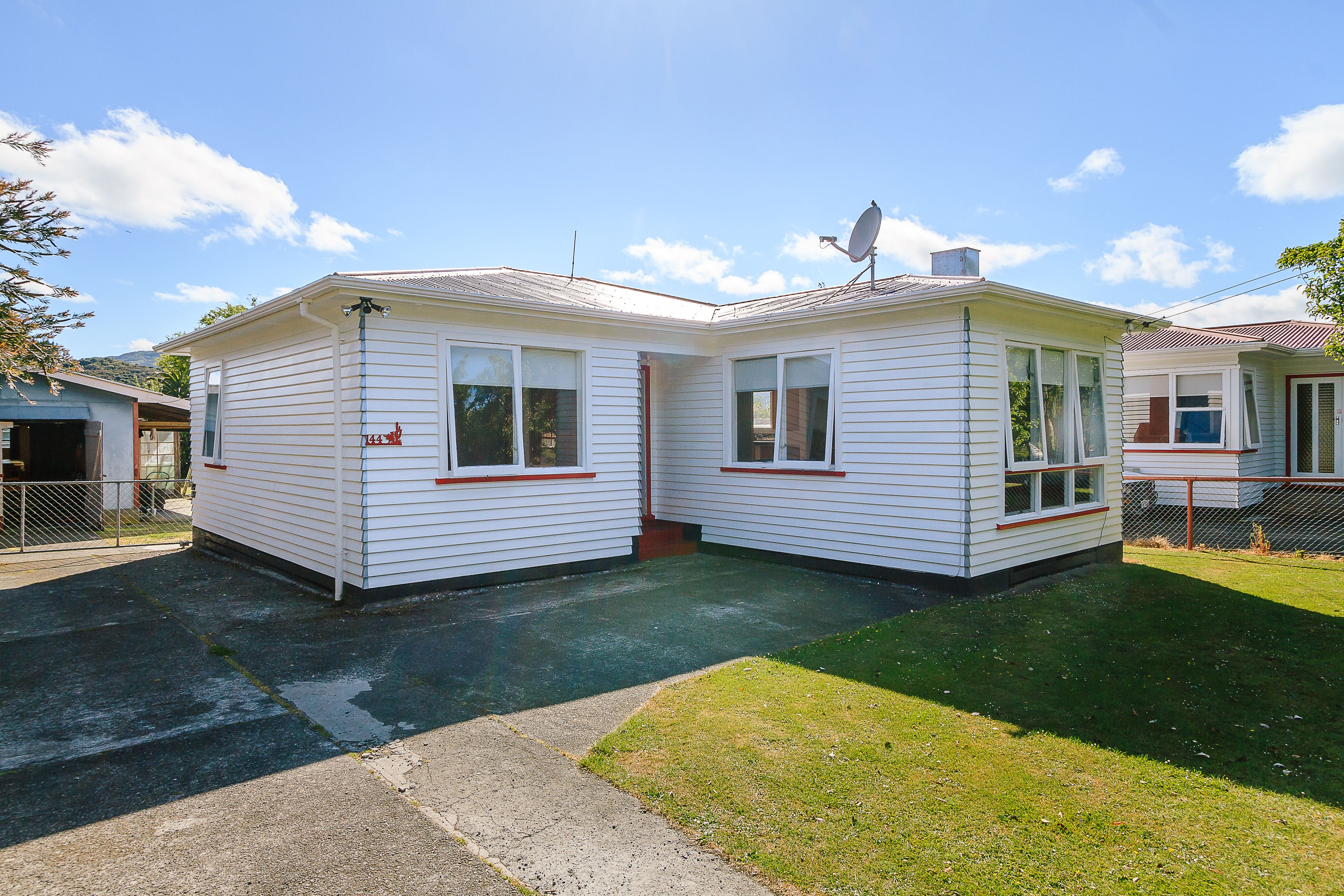 144 Wainuiomata Road, Wainuiomata, Lower Hutt City