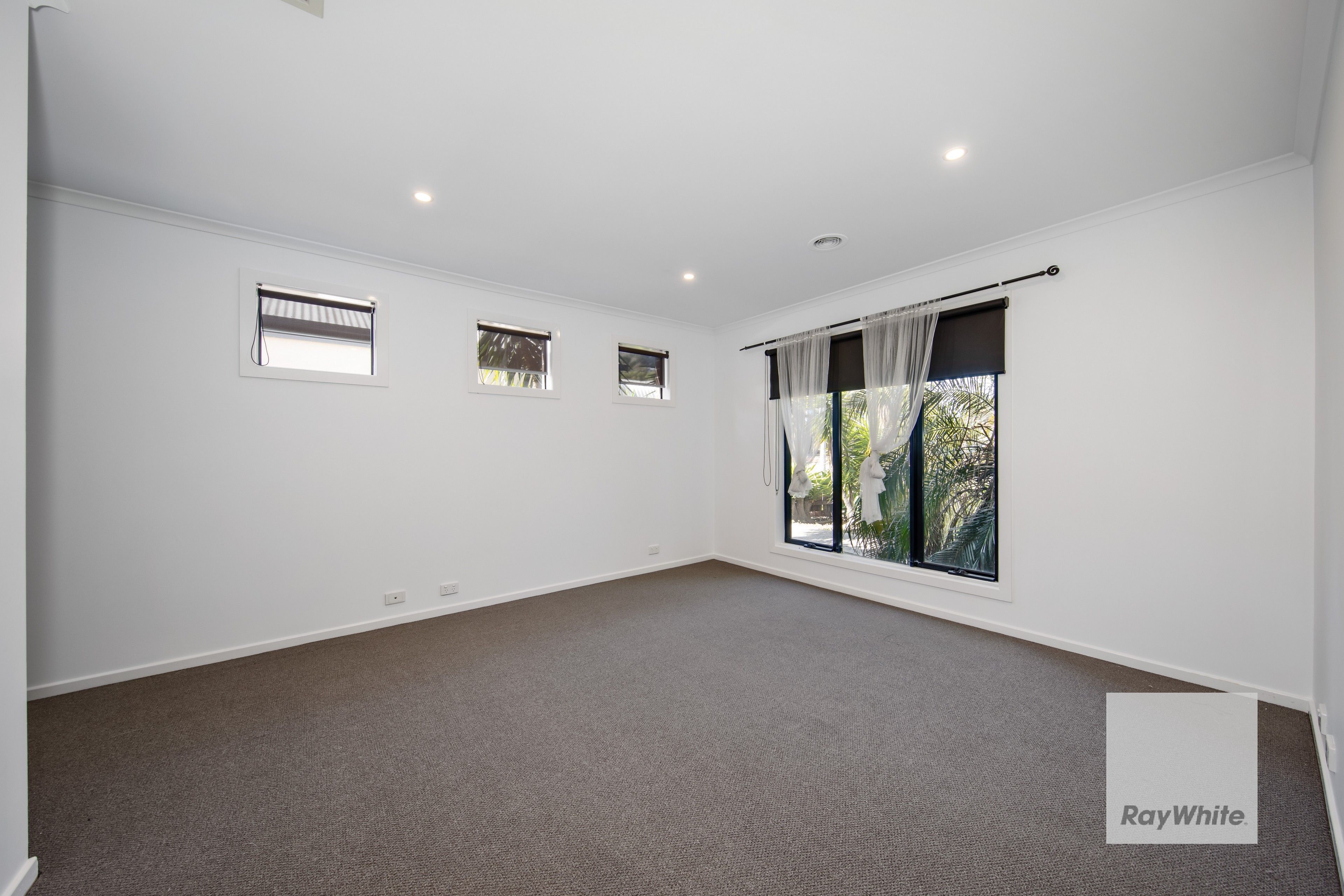 680 Tarneit Road — photo 6 of 9