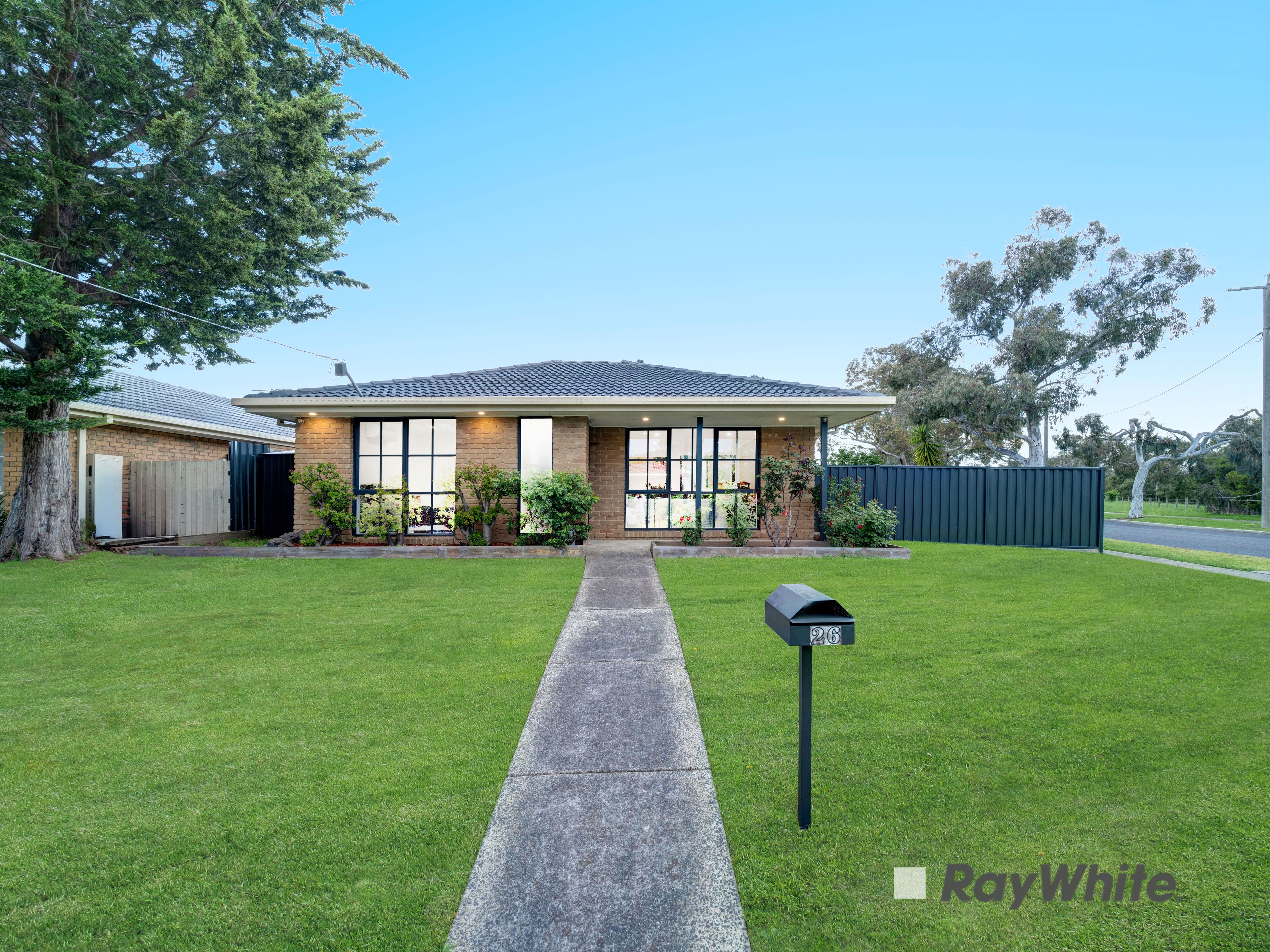 26 Benambra Way — photo 2 of 23