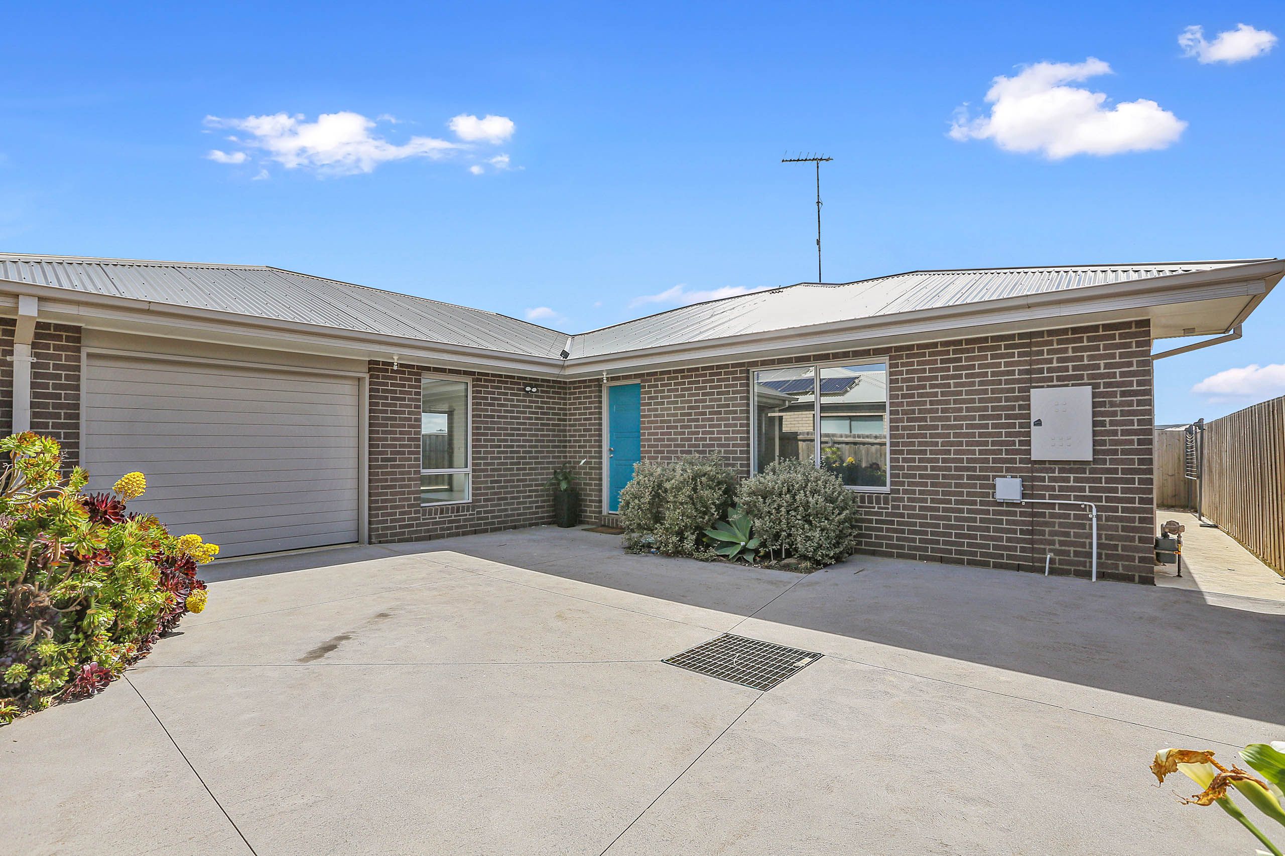 42 Whitecliff Way, Armstrong Creek VIC 3217