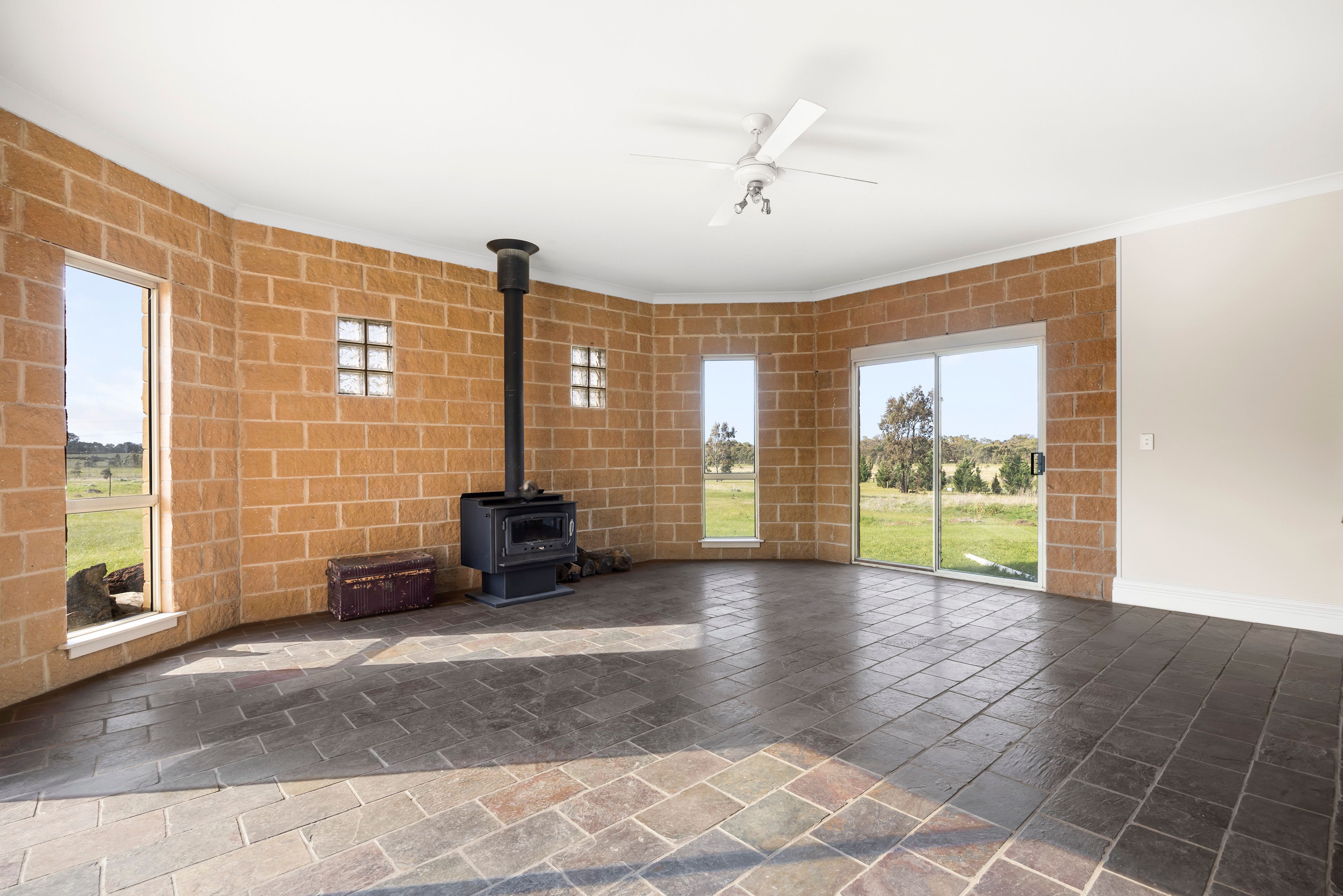 105 Lakeview Drive — photo 6 of 23
