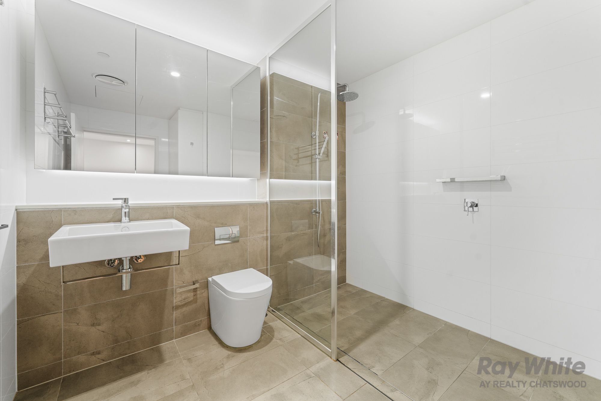 217/30 Anderson Street — photo 4 of 7
