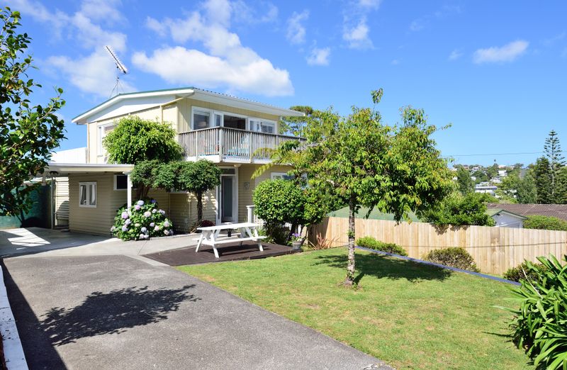 Renovated, Stylish with Seaviews & Great Value - Stanmore Bay