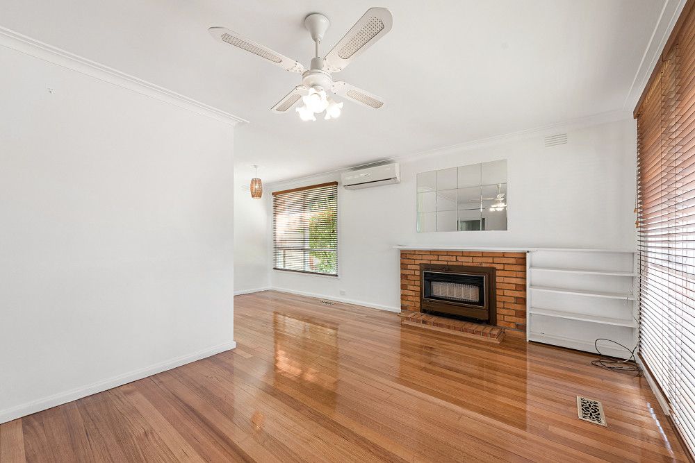 19 Lockwoods Road — photo 3 of 6