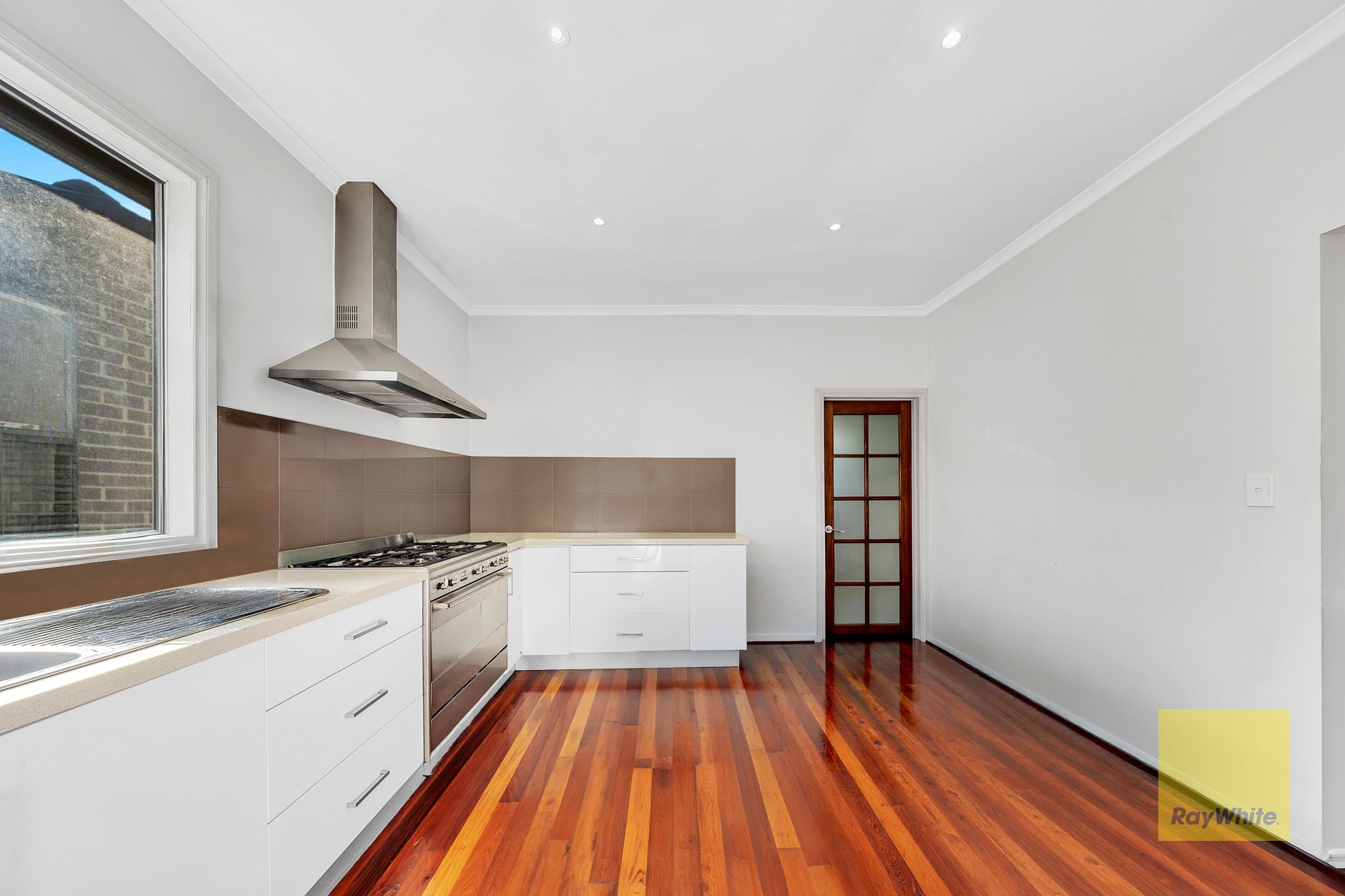 6 Lloyd Street — photo 7 of 18